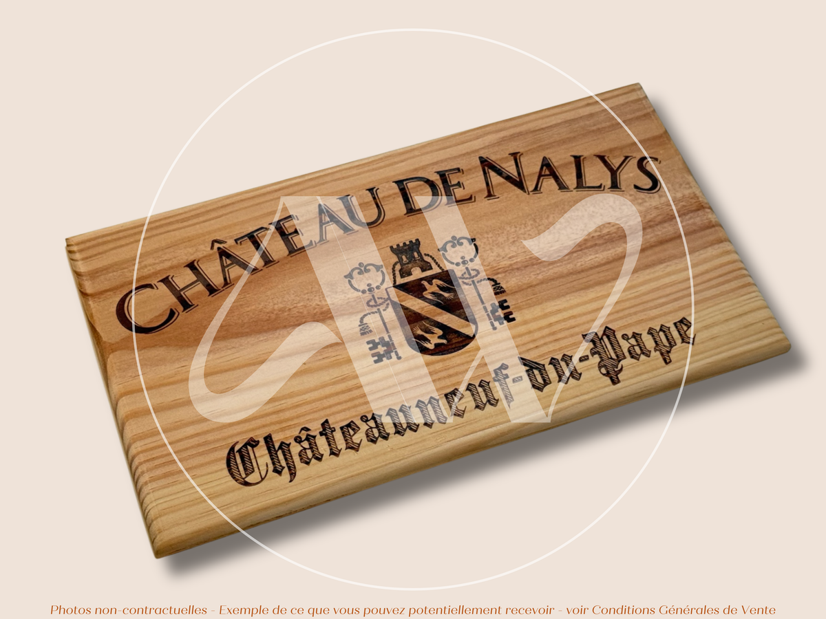 Estampe / Façade d'une caisse de vin en bois du Chateau de Nalys - Guigal - Chateauneuf du Pape - Rhône | Format 6 bouteilles = 30x17 cm
