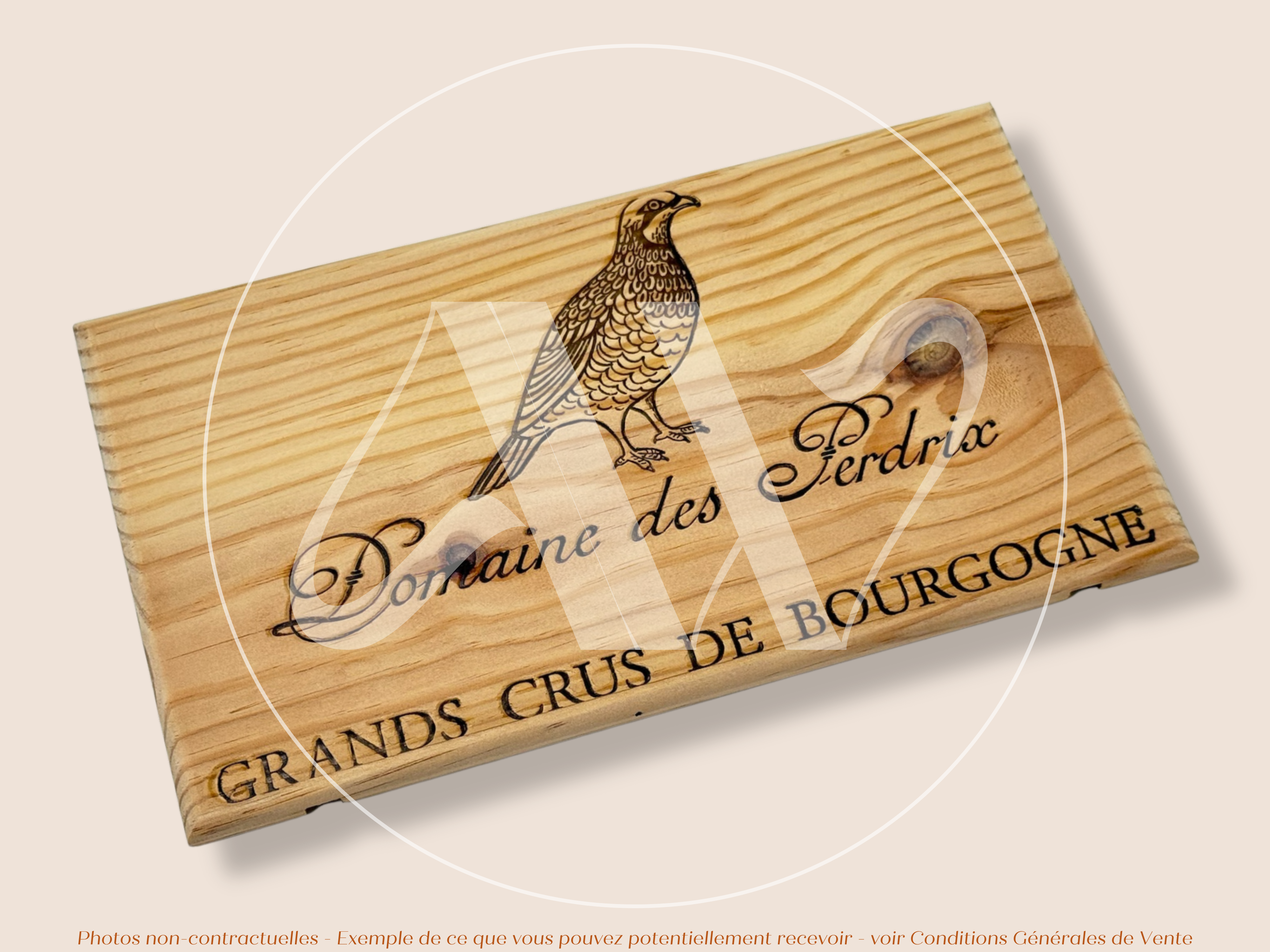 Domaine des Perdrix — Côte de Nuits — Bourgogne — France — Sans millésime — 30 × 17 cm — Façade flamme caisse de vin en bois