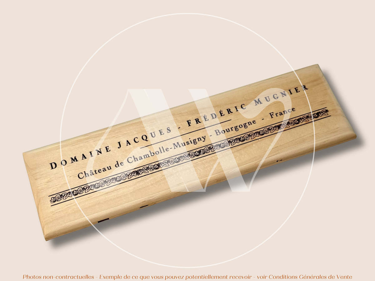 Estampe / Façade d'une caisse de vin en bois du Domaine Jacques-Frédéric MUGNIER - Bourgogne | Format 30x9