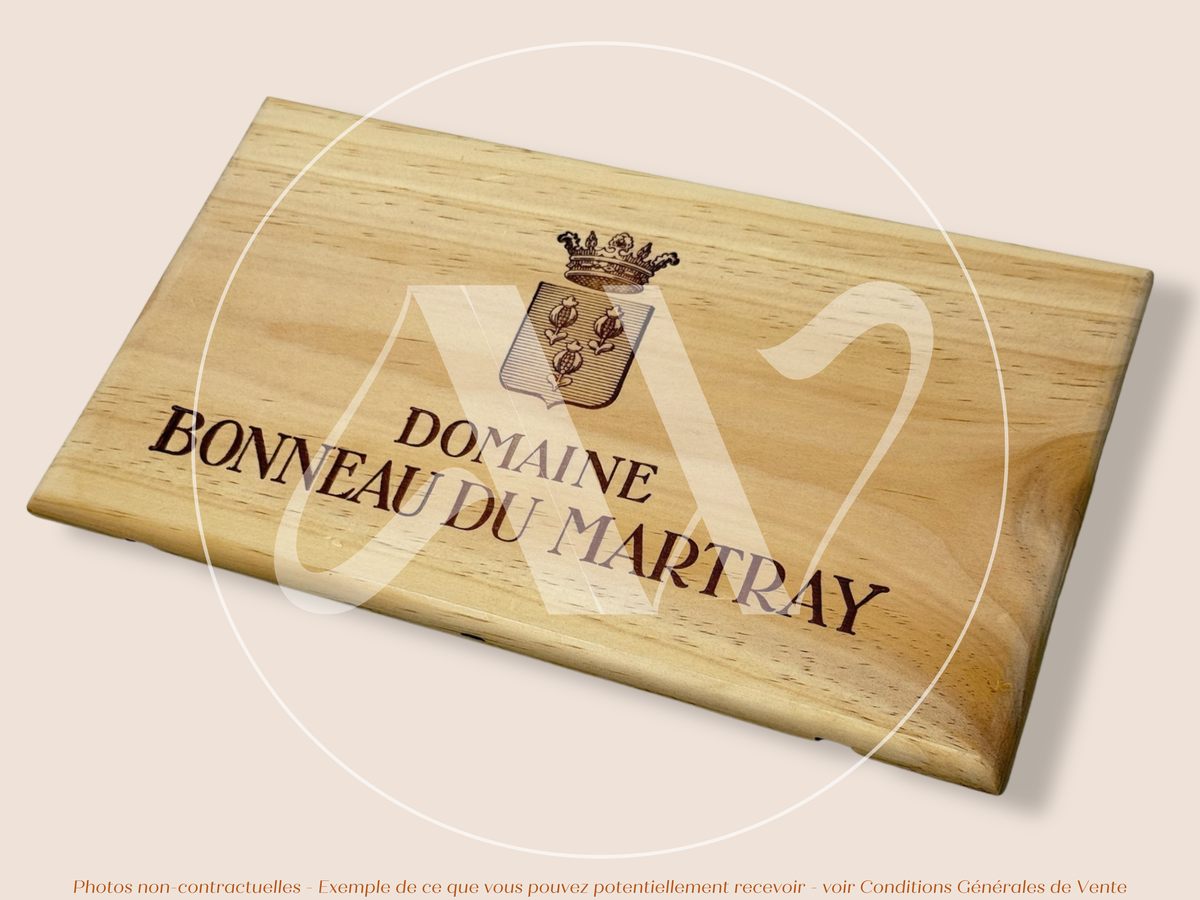 Domaine Bonneau du Martray — Bourgogne — France — Corton-Charlemagne & Corton Grands Crus — Sans millésime — 30 × 17 cm — Façade caisse de vin en bois