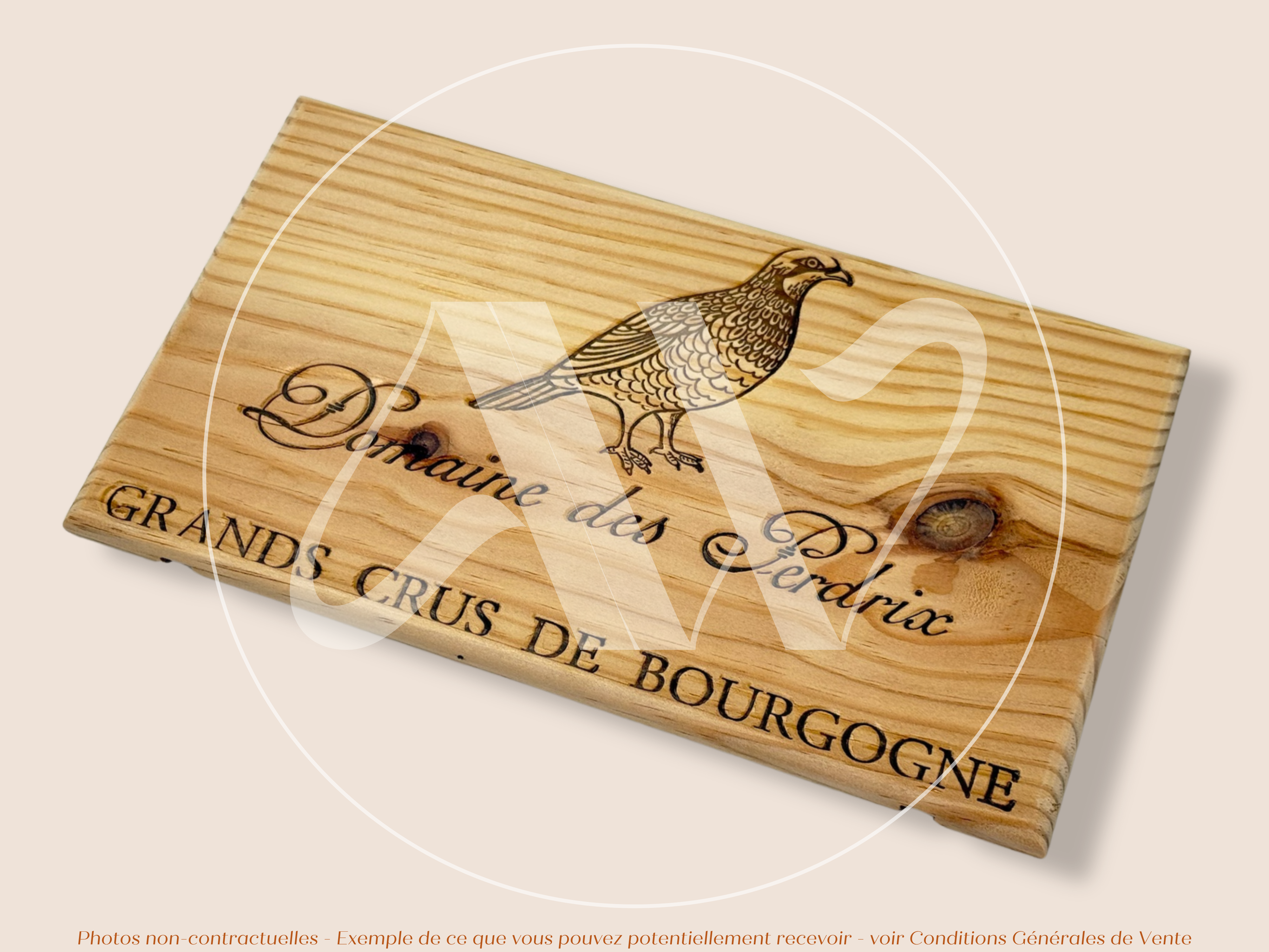Domaine des Perdrix — Côte de Nuits — Bourgogne — France — Sans millésime — 30 × 17 cm — Façade flamme caisse de vin en bois