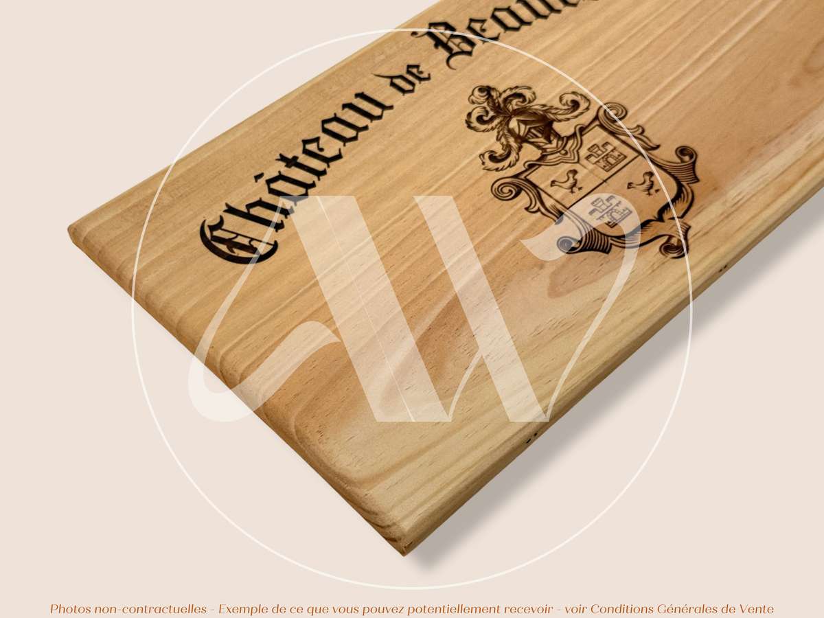 Estampe / Façade d'une caisse de vin en bois du Chateau de Beaucastel - Vallée du Rhone | Format 6 bouteilles = 30x17 cm
