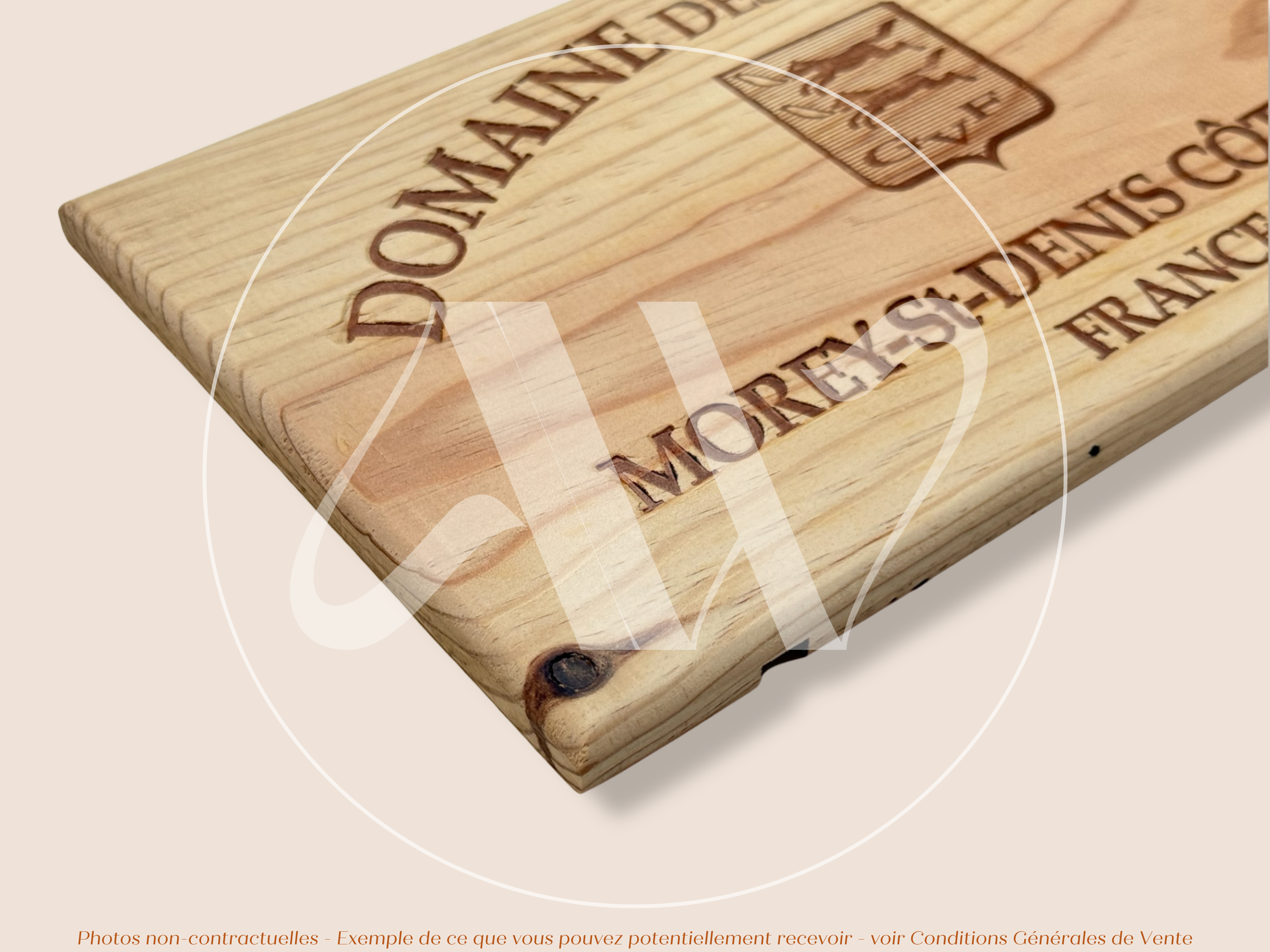 Domaine des Lambrays — Bourgogne — France — Morey-Saint-Denis — Sans millésime — 30 × 17 cm — Façade caisse de vin en bois