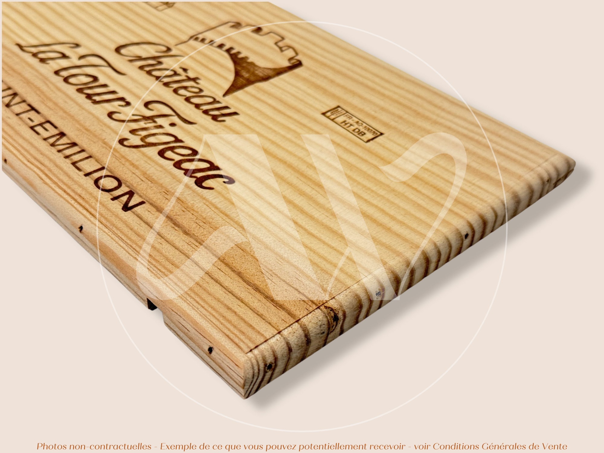 Estampe / Façade d'une caisse de vin en bois du Chateau La Tour Figeac - Saint Emilion - Bordeaux | Format 6 bouteilles = 30x17 cm
