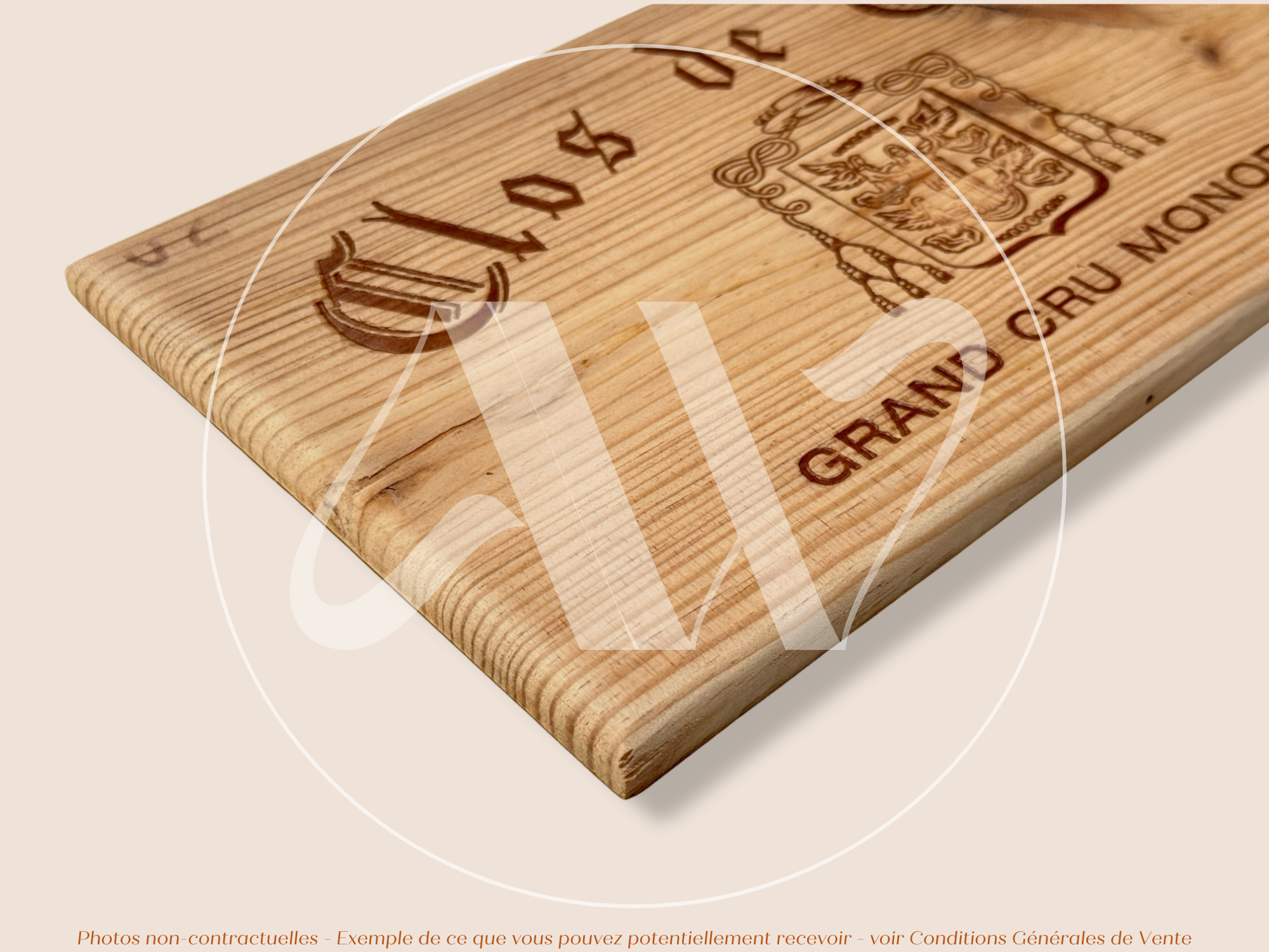 Clos de Tart — Bourgogne — France — Clos de Tart Grand Cru Monopole — Sans millésime — 30 × 17 cm — Façade caisse de vin en bois