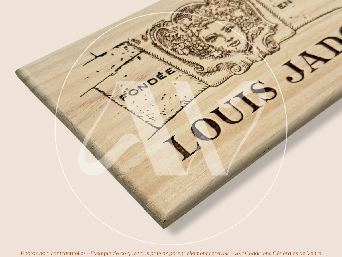 Maison Louis Jadot — Bourgogne — France — Tête de Bacchus — Sans millésime — 30 × 17 cm — Estampe caisse de vin en bois