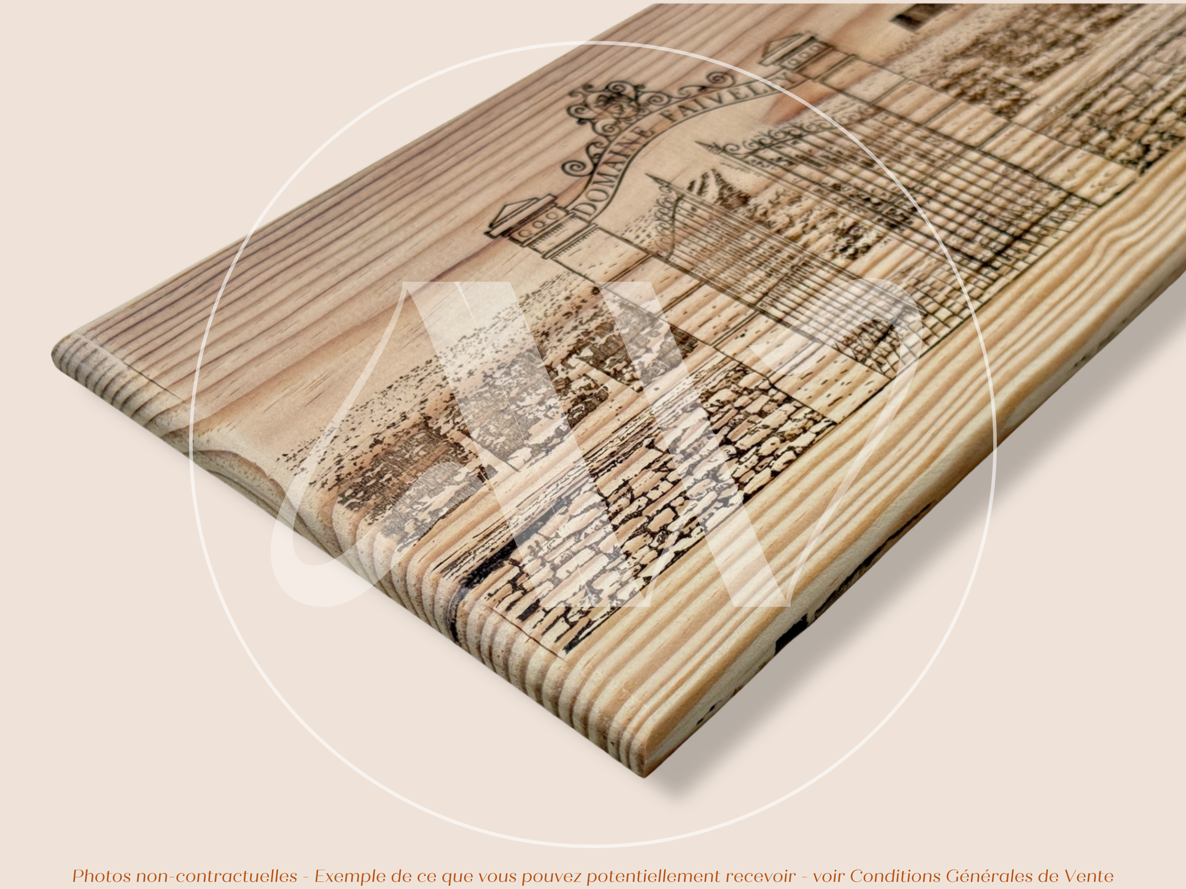 Domaine Faiveley — Nouveau modèle — Nuits-Saint-Georges — Côte de Nuits — Bourgogne — France — Sans millésime — 30 × 17 cm — Façade plaque caisse de vin en bois