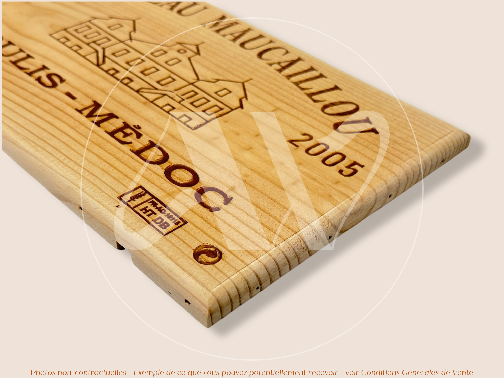 Estampe / Façade d'une caisse de vin en bois du Chateau Maucaillou - Moulis en Médoc- 2005 - Bordeaux | Format 12 bouteilles = 30x17 cm