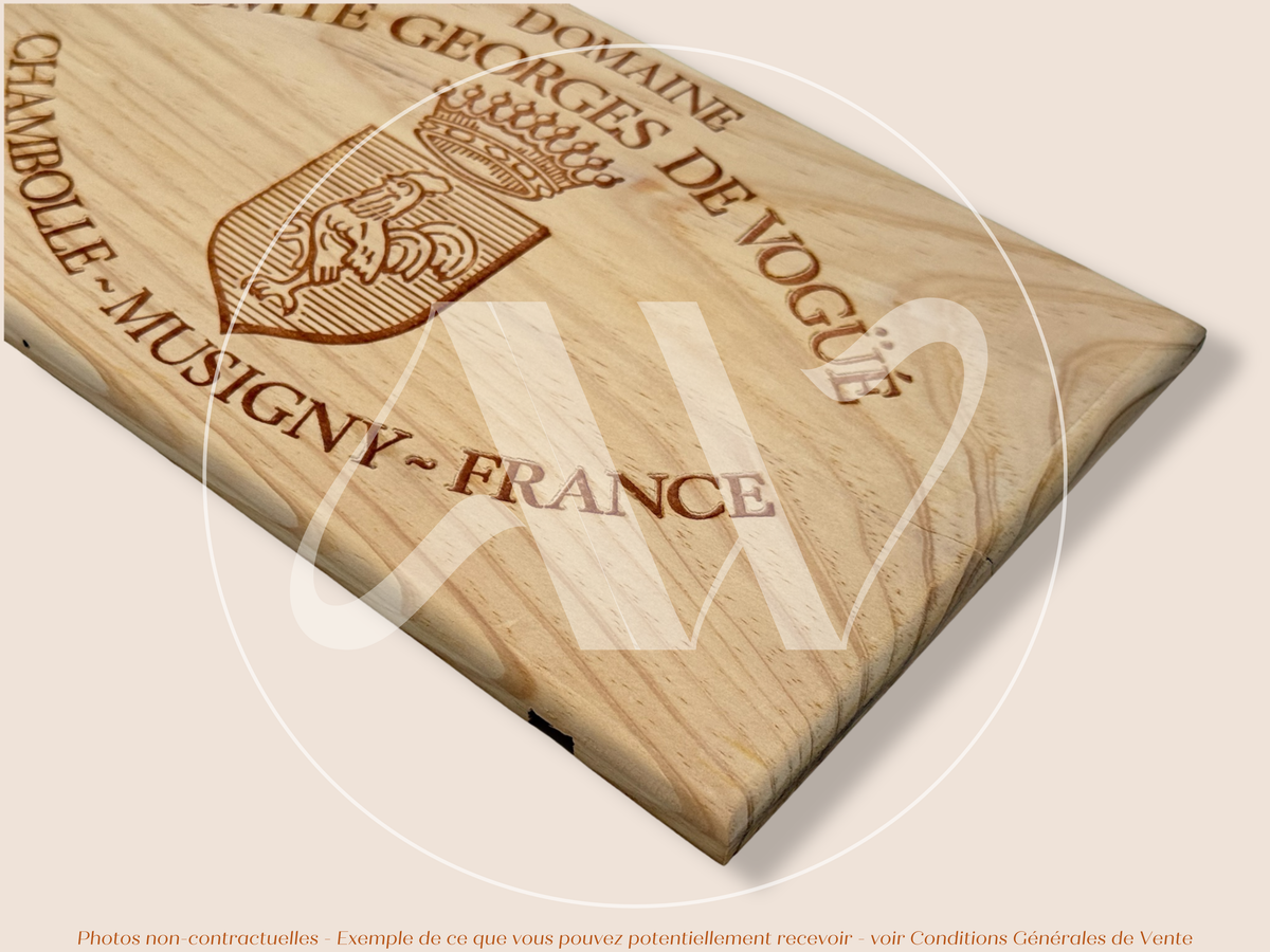 Domaine Comte Georges de Vogüé — Bourgogne — France — Chambolle-Musigny — Sans millésime — 30 × 17 cm — Estampe caisse de vin en bois
