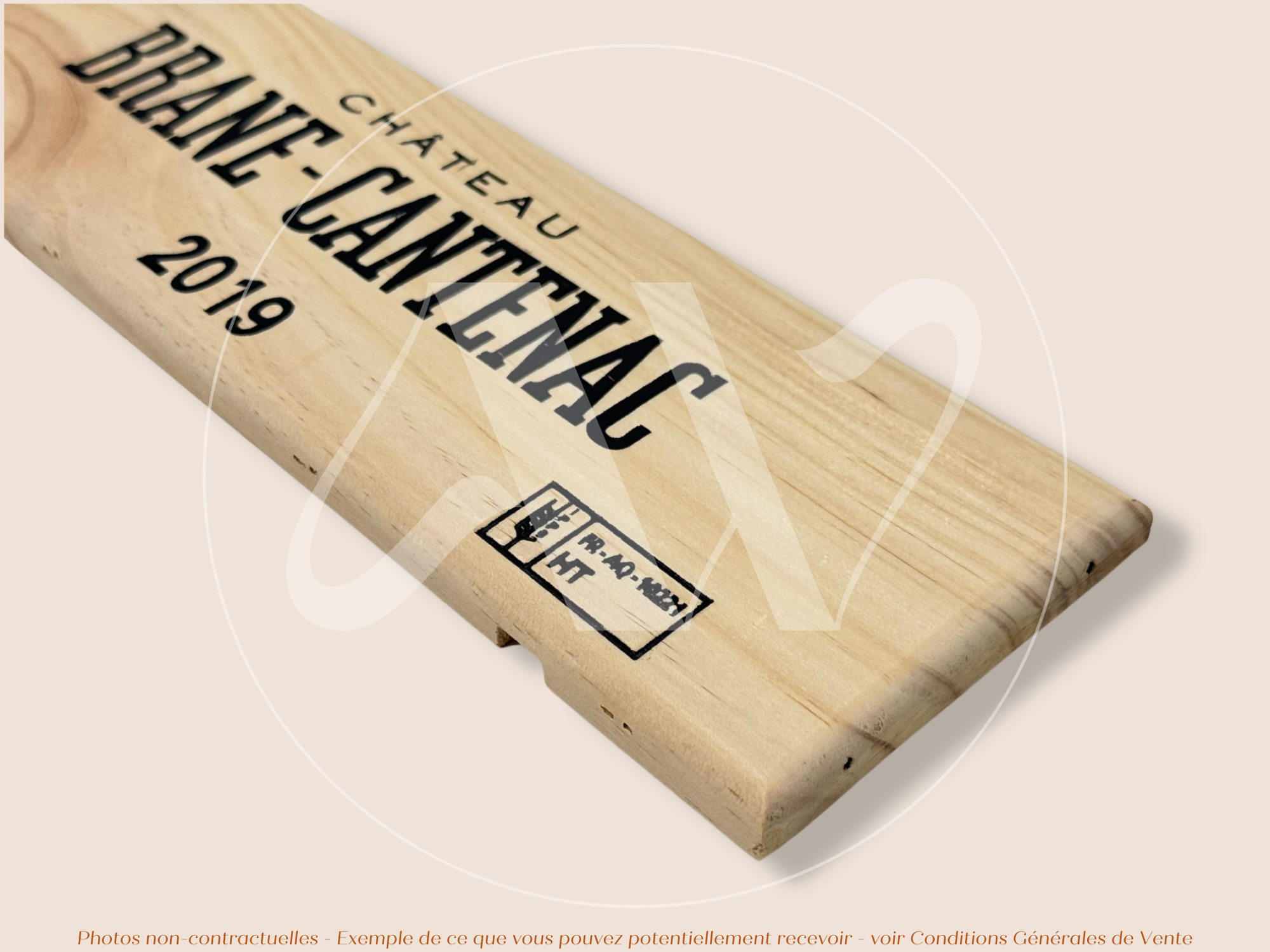 Estampe / Façade d'une caisse de vin en bois du Chateau Brane Cantenac - 2019 - Margaux - Bordeaux | Format = 30x9 cm