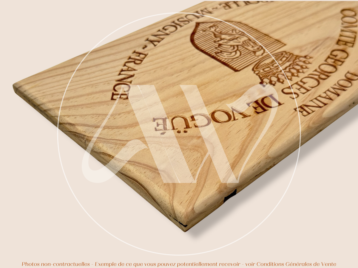 Domaine Comte Georges de Vogüé — Bourgogne — France — Chambolle-Musigny — Sans millésime — 30 × 17 cm — Estampe caisse de vin en bois