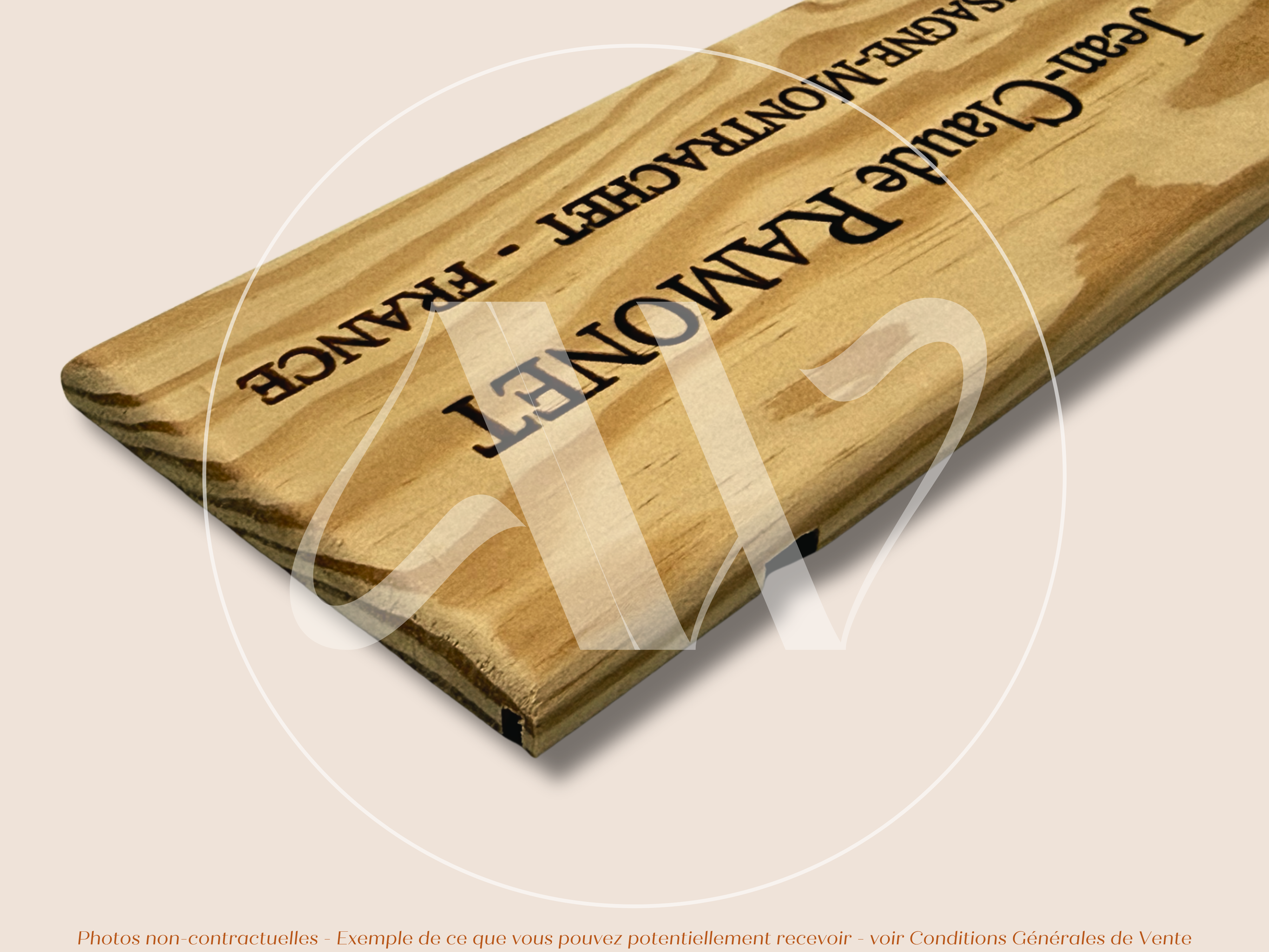 Jean-Claude Ramonet — Chassagne-Montrachet — Côte de Beaune — Bourgogne — France — Sans millésime — 30 × 9 cm — Façade plaque caisse de vin en bois