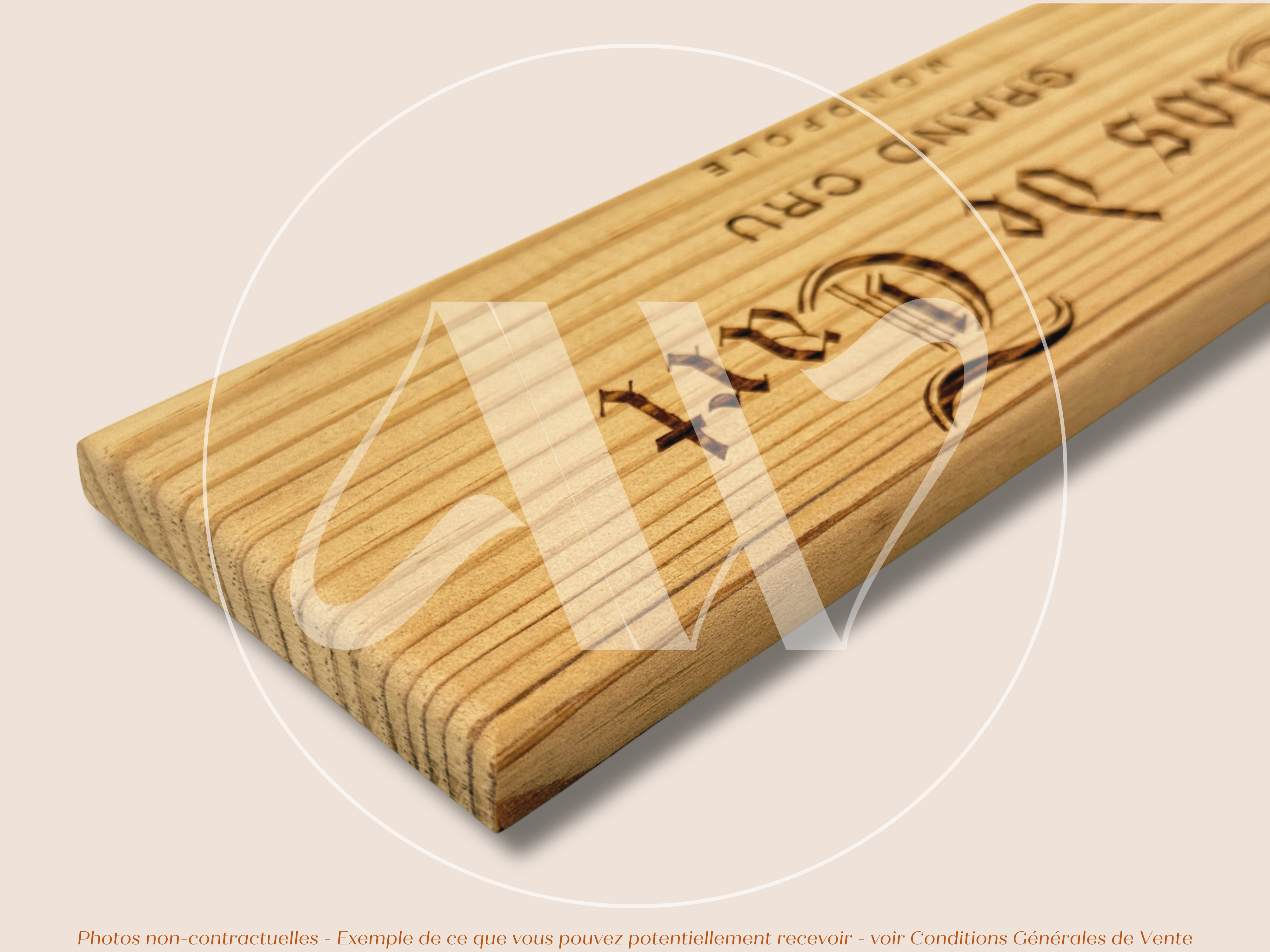 Clos de Tart — Morey-Saint-Denis — Bourgogne — France — Grand Cru Monopole — Sans millésime — 30 × 9 cm — Façade plaque caisse de vin en bois