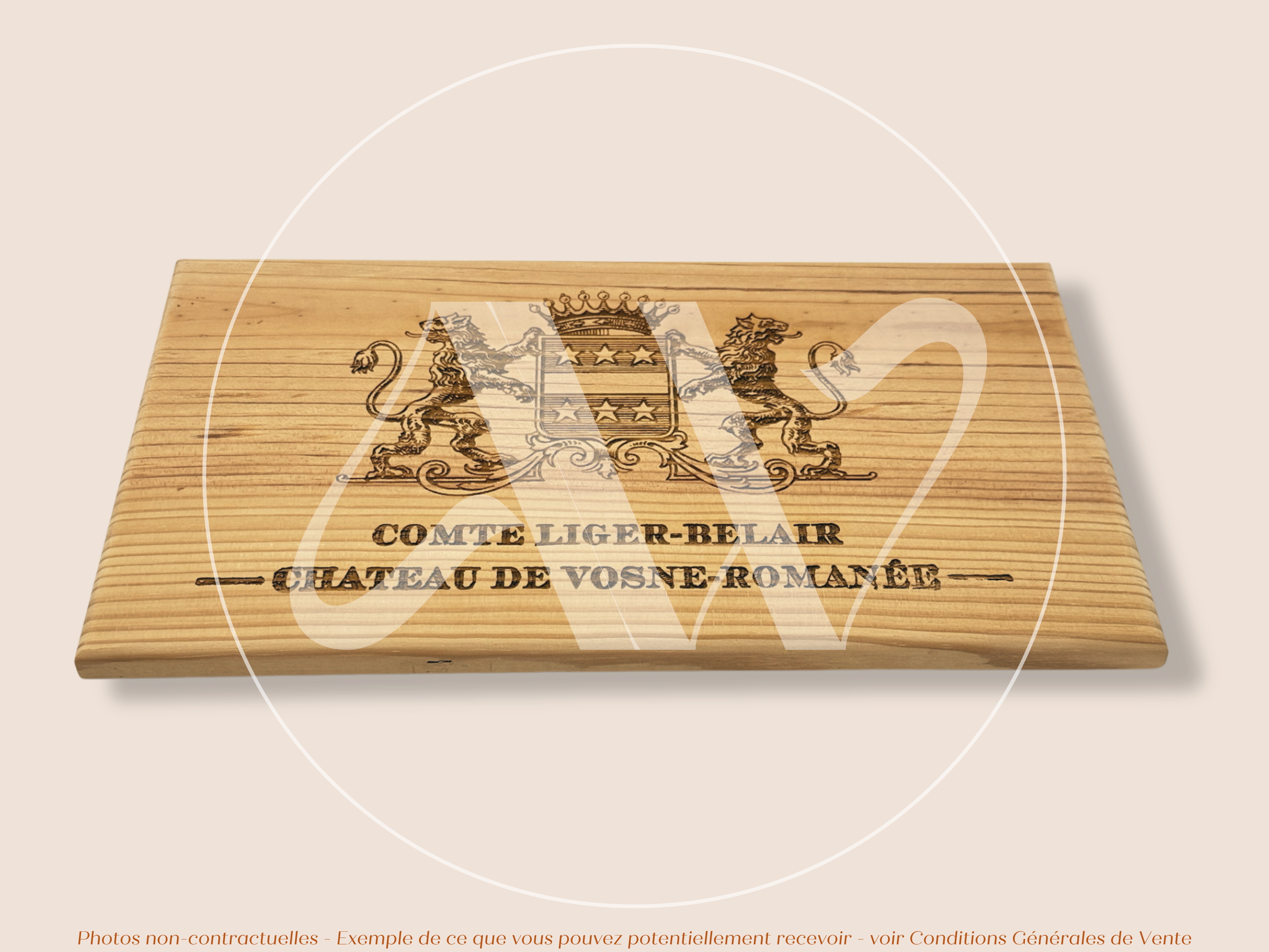 Domaine du Comte Liger-Belair — Château de Vosne-Romanée — Côte de Nuits — Bourgogne — France — Sans millésime — 30 × 17 cm — Façade plaque caisse de vin en bois