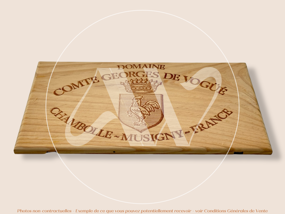 Domaine Comte Georges de Vogüé — Bourgogne — France — Chambolle-Musigny — Sans millésime — 30 × 17 cm — Estampe caisse de vin en bois