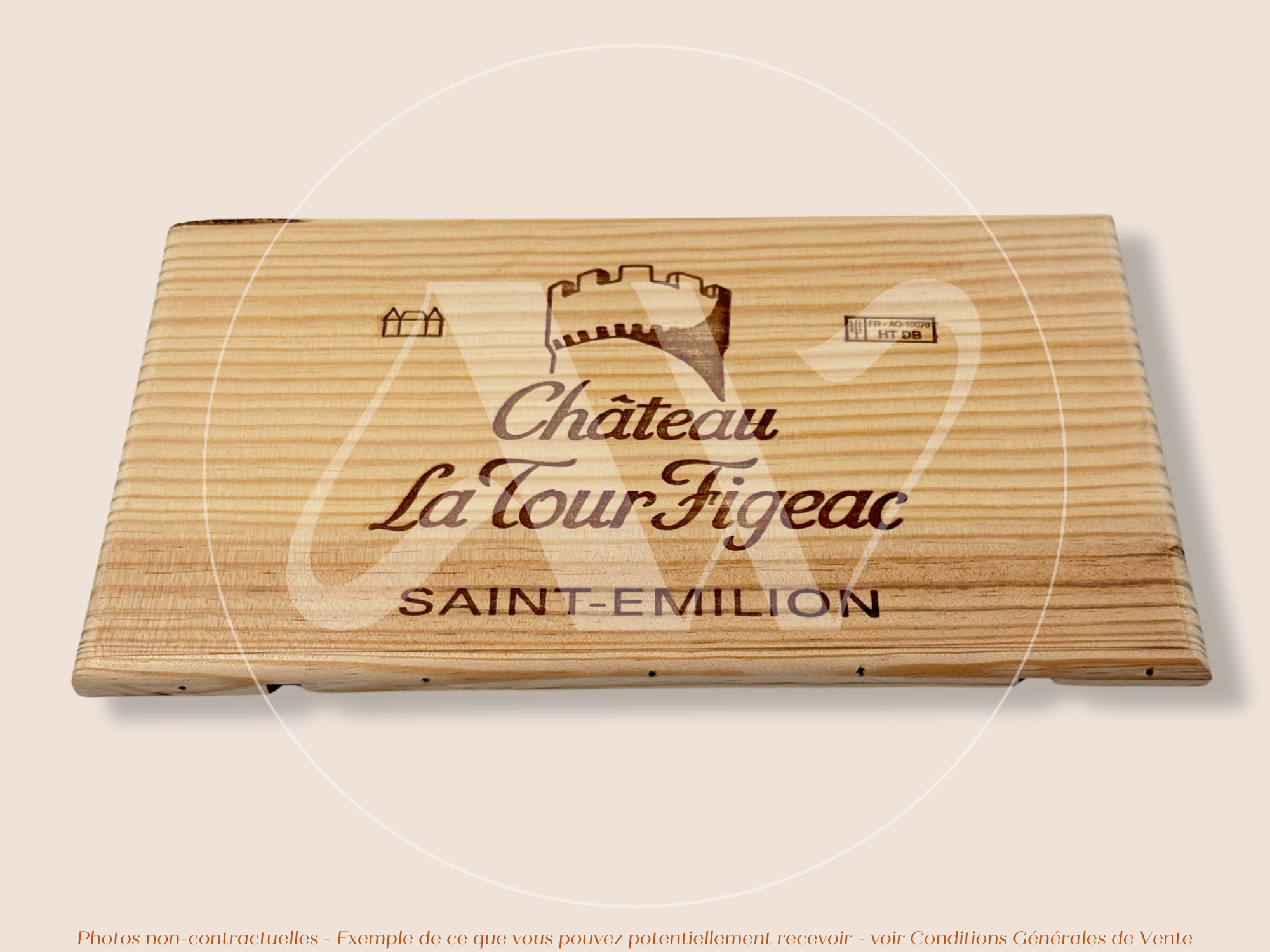 Estampe / Façade d'une caisse de vin en bois du Chateau La Tour Figeac - Saint Emilion - Bordeaux | Format 6 bouteilles = 30x17 cm