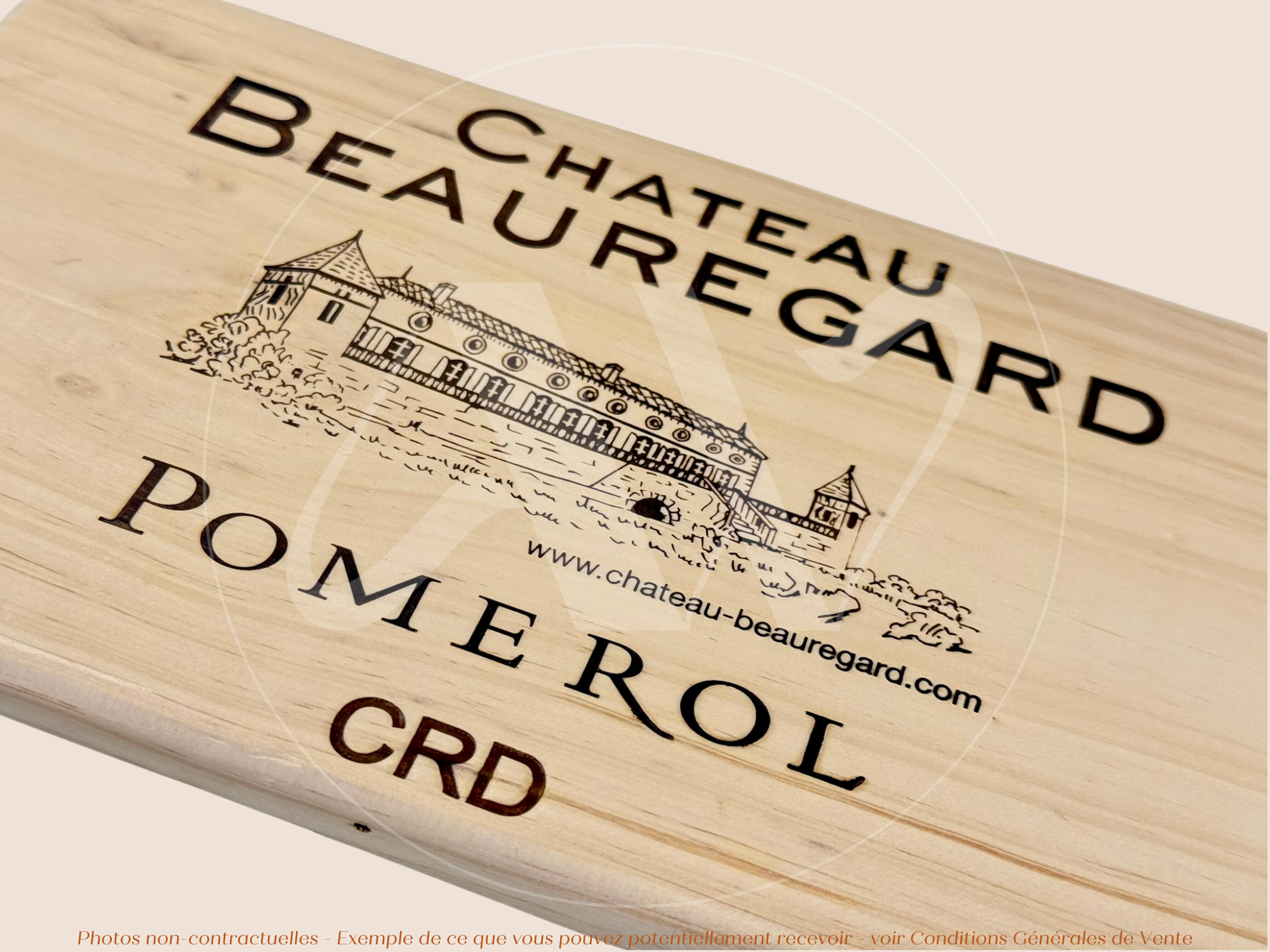 Estampe / Façade d'une caisse de vin en bois du Chateau Beauregard - Pomerol - 2008 - Bordeaux | Format 30x17 cm