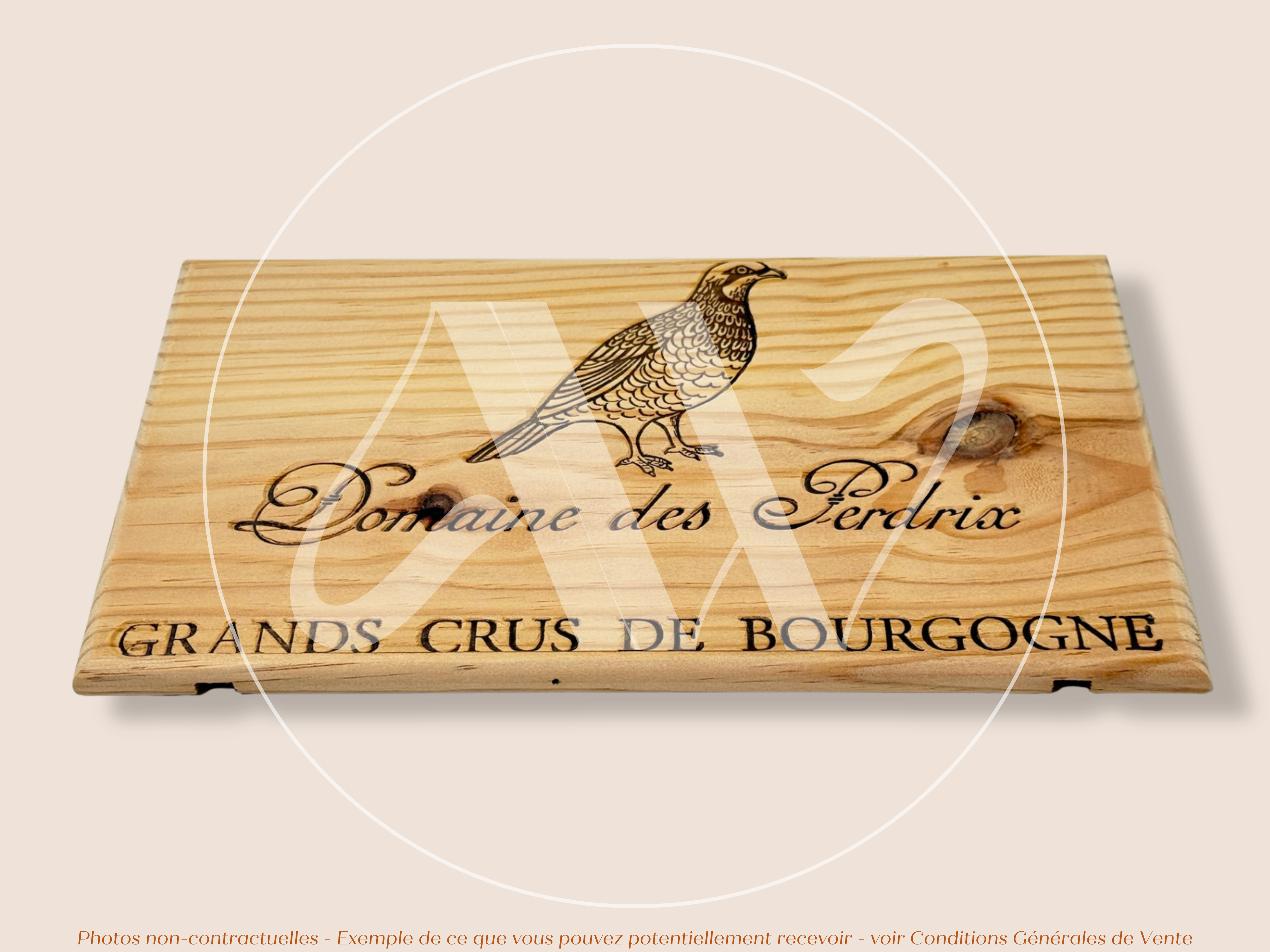 Domaine des Perdrix — Côte de Nuits — Bourgogne — France — Sans millésime — 30 × 17 cm — Façade flamme caisse de vin en bois