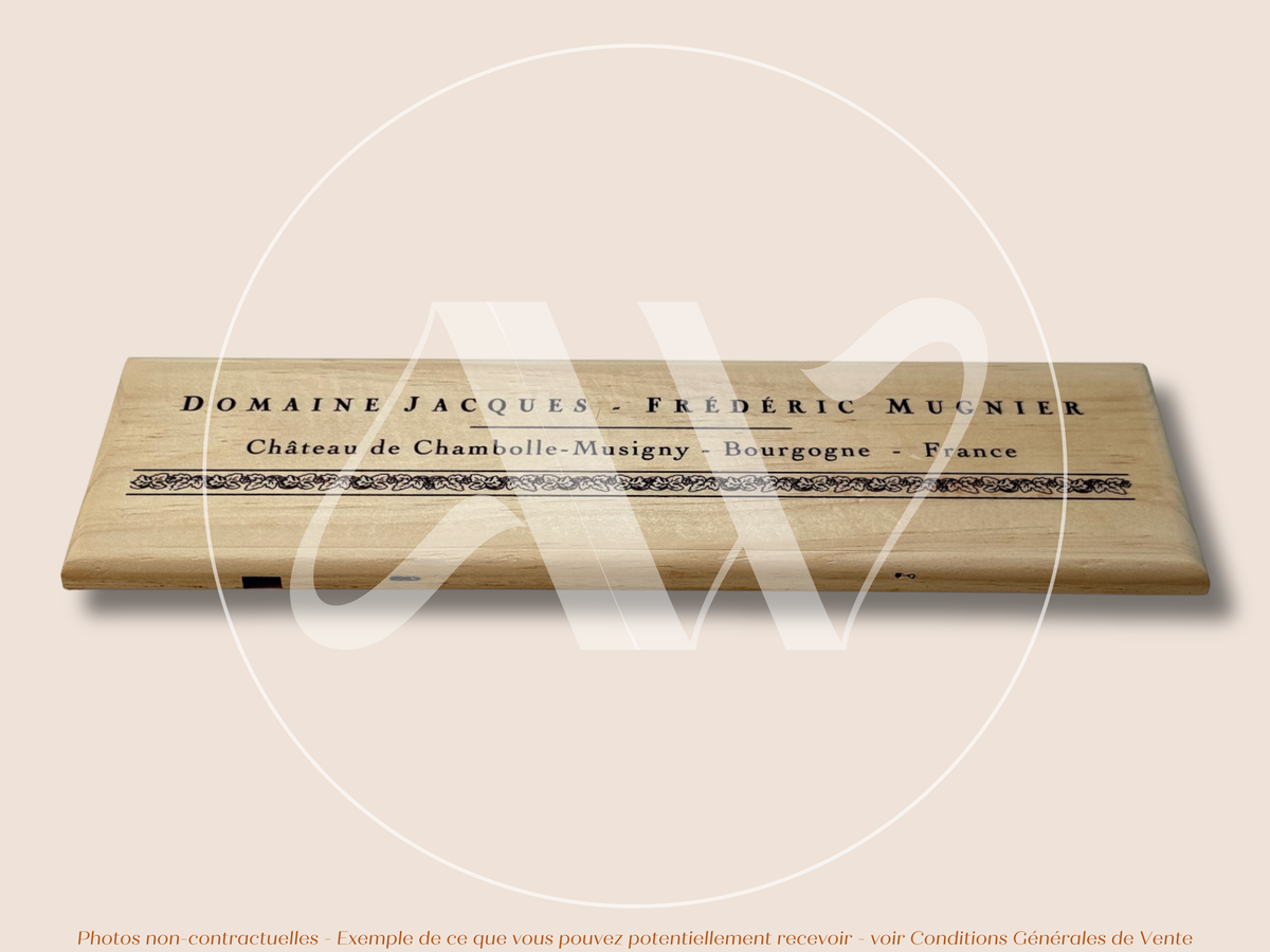 Estampe / Façade d'une caisse de vin en bois du Domaine Jacques-Frédéric MUGNIER - Bourgogne | Format 30x9
