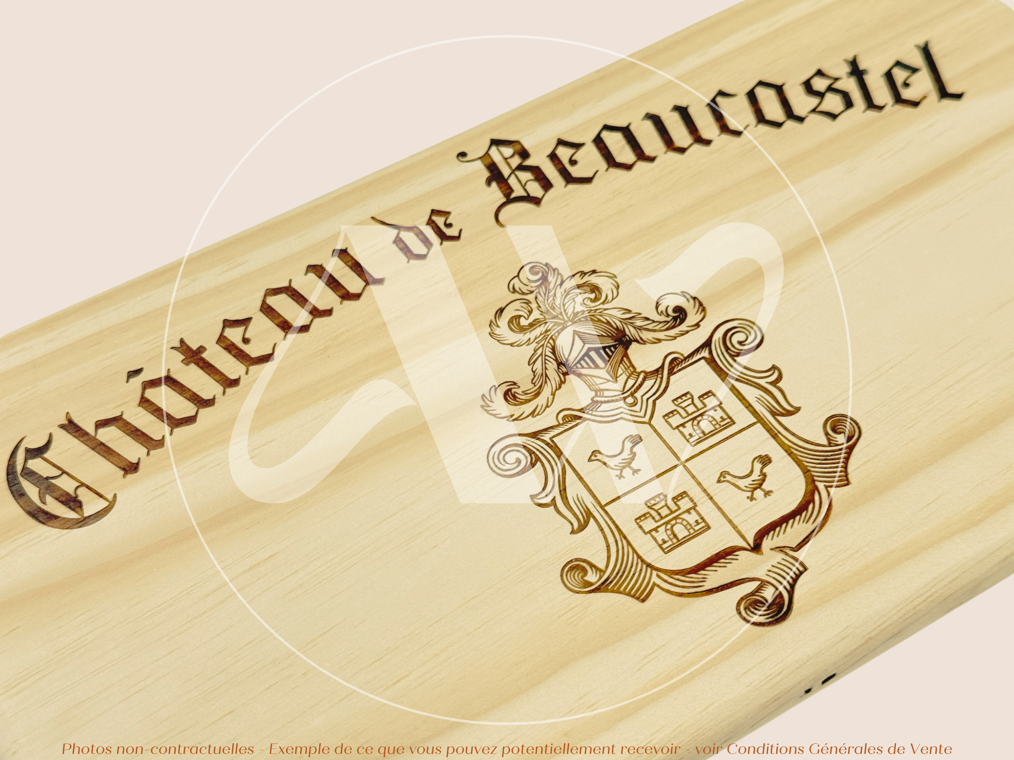 Estampe / Façade d'une caisse de vin en bois du Chateau de Beaucastel - Vallée du Rhone | Format 6 bouteilles = 30x17 cm