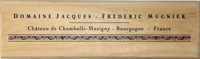 Estampe / Façade d'une caisse de vin en bois du Domaine Jacques-Frédéric MUGNIER - Bourgogne | Format 30x9
