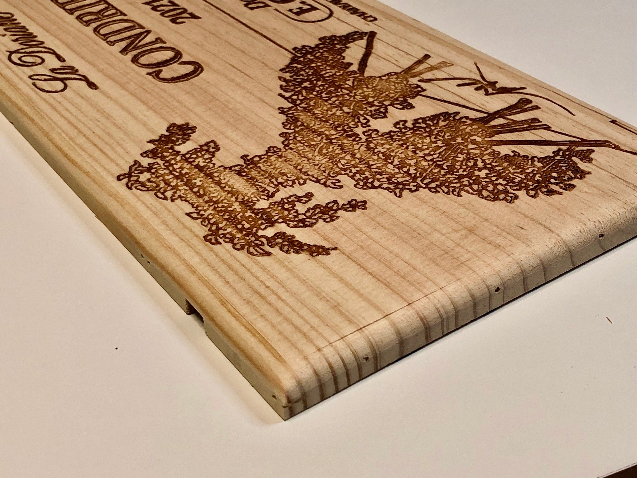 Estampe / Façade d'une caisse de vin en bois du Domaine Guigal - La Doriane - Condrieu | Format 6 bouteilles = 30x17 cm