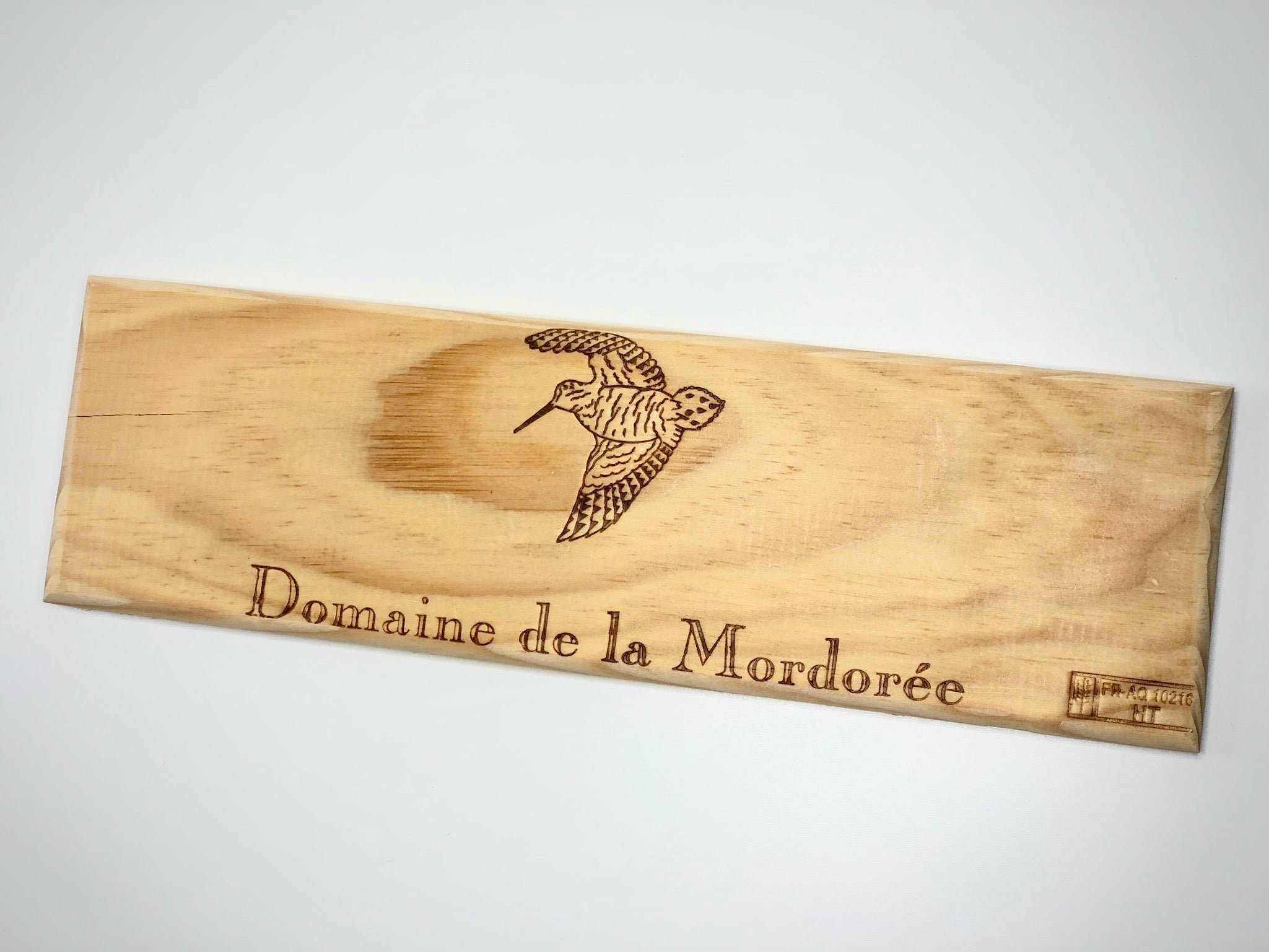 Estampe / Façade d'une caisse de vin en bois du Domaine de la Mordorée - Vallée du Rhône | Format 1 bouteille = 30x9 cm