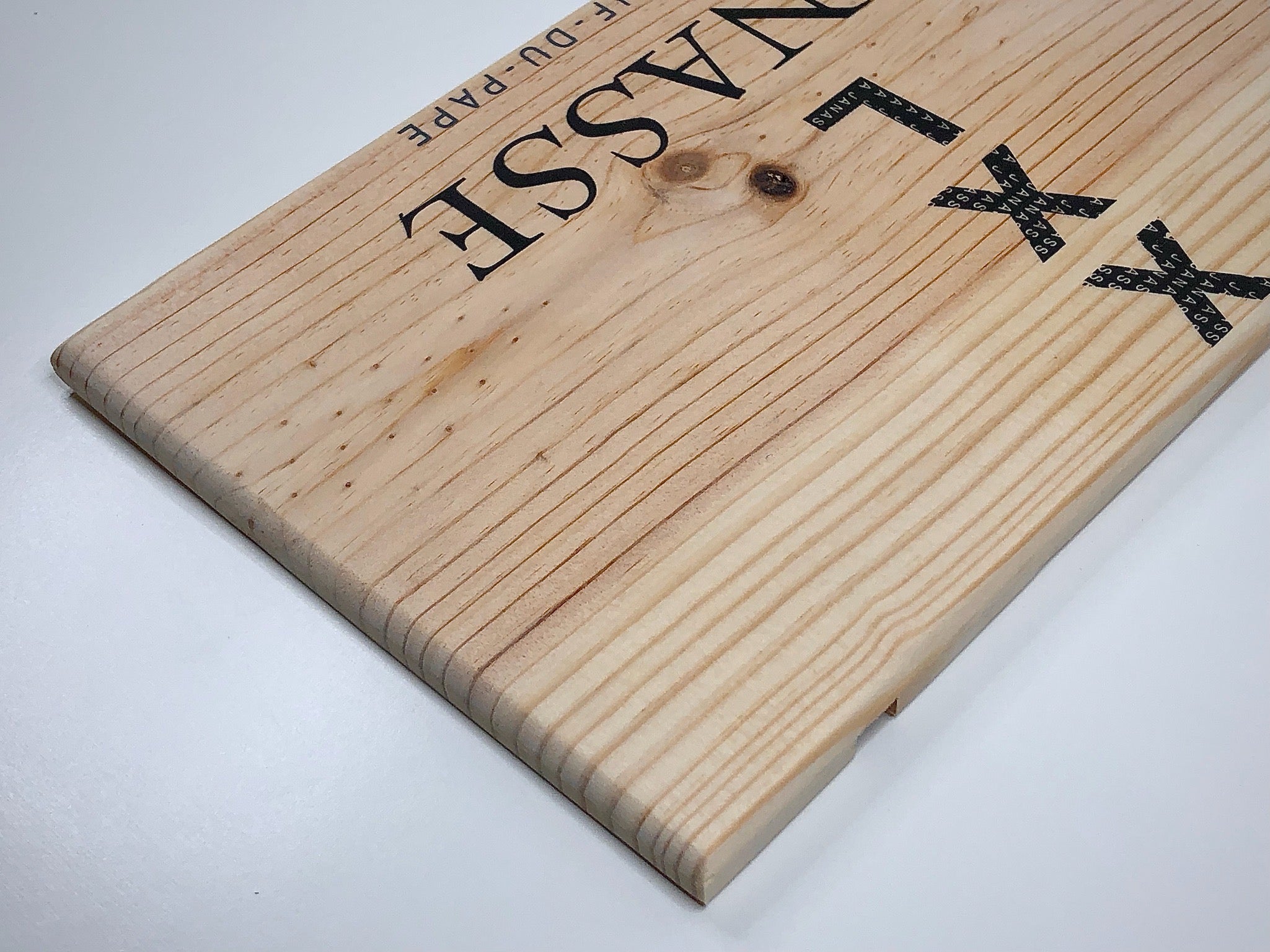 Estampe / Façade d'une caisse de vin en bois du Domaine de la Janasse - Vallée du Rhone | Format 6 bouteilles = 30x17 cm