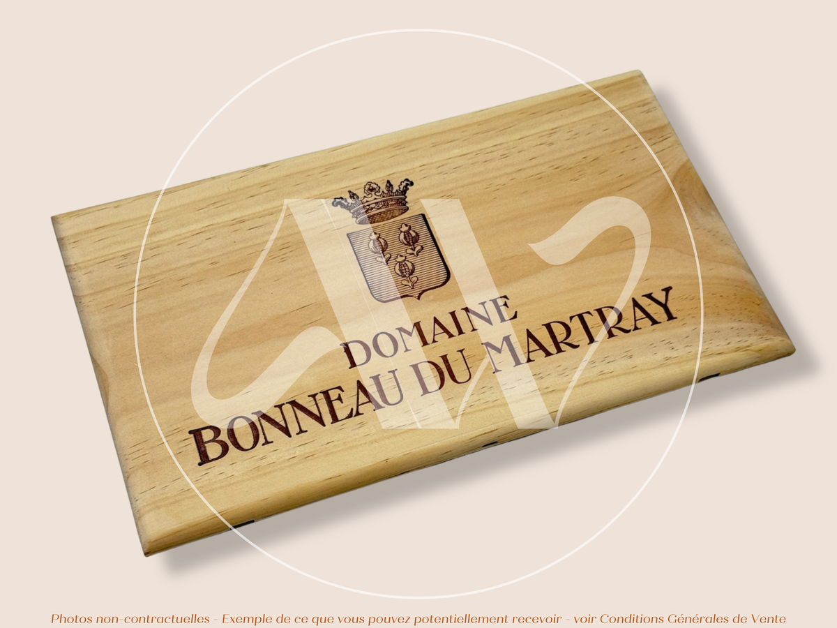 Domaine Bonneau du Martray — Bourgogne — France — Corton-Charlemagne & Corton Grands Crus — Sans millésime — 30 × 17 cm — Façade caisse de vin en bois