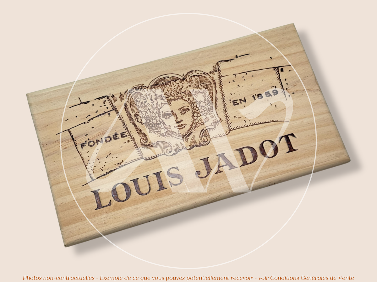 Maison Louis Jadot — Bourgogne — France — Tête de Bacchus — Sans millésime — 30 × 17 cm — Estampe caisse de vin en bois