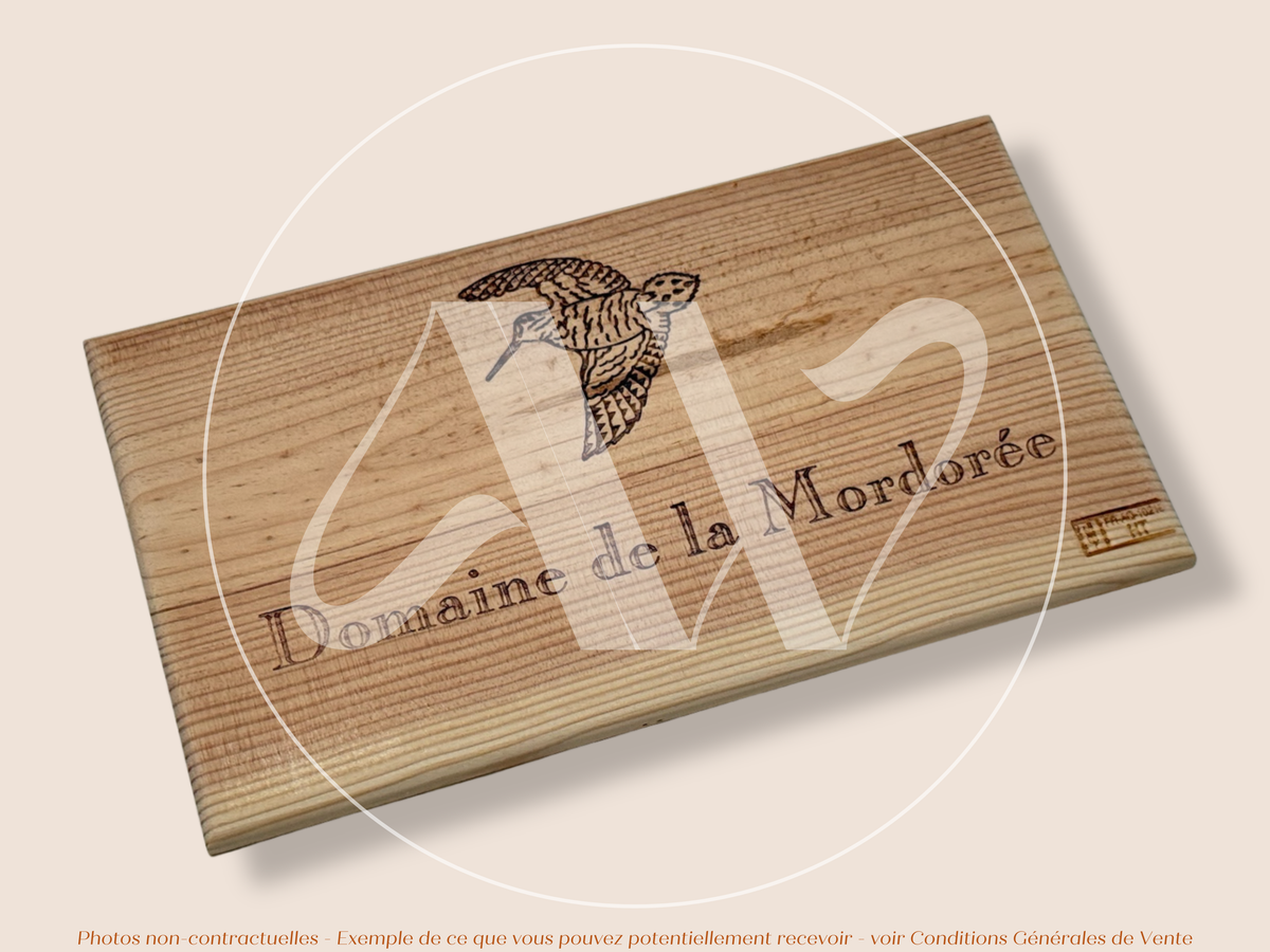 Estampe / Façade d'une caisse de vin en bois du Domaine de la Mordorée - Vallée du Rhône | Format 6 bouteilles = 30x17 cm