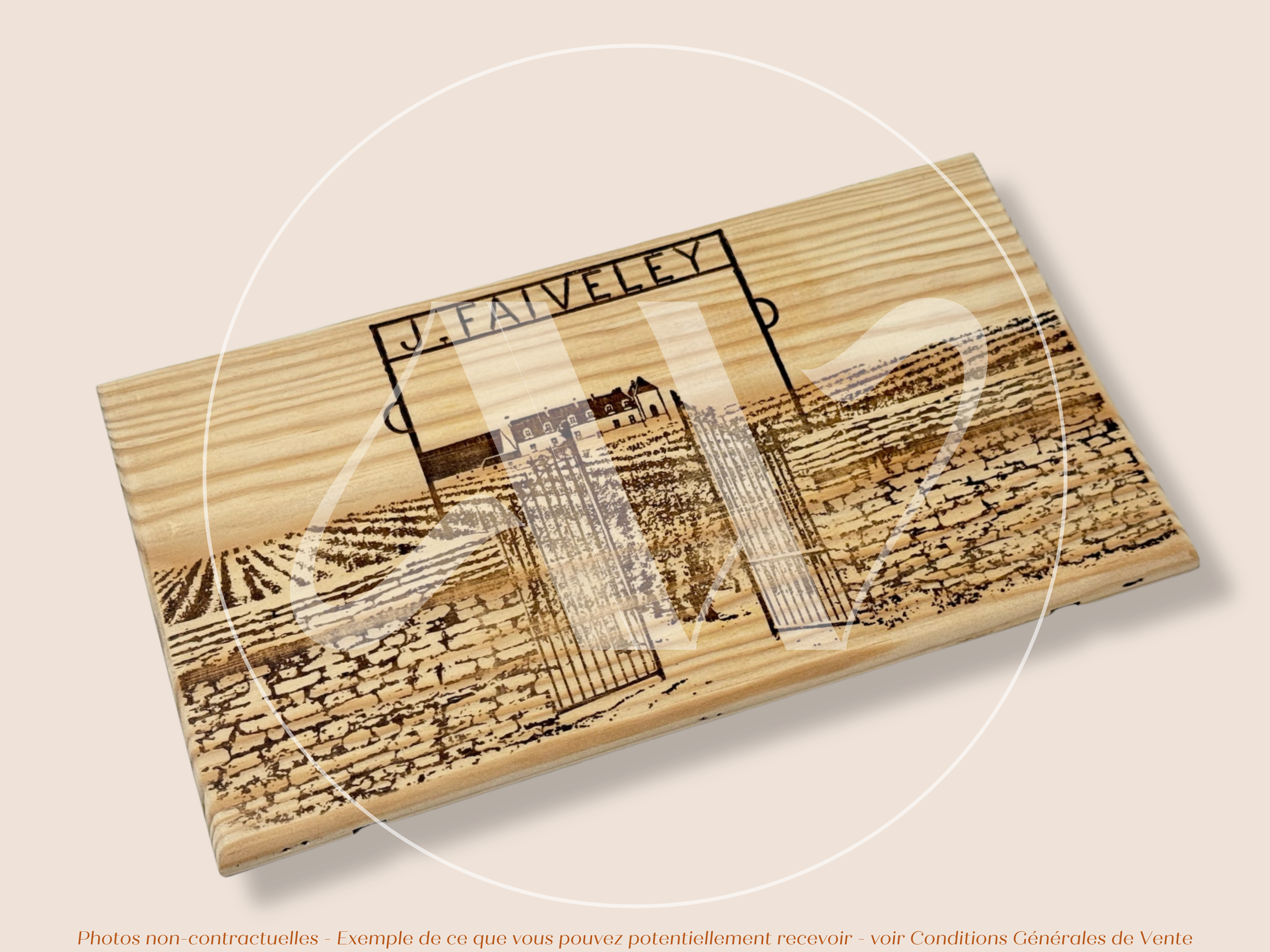 Domaine Faiveley — Ancien modèle — Nuits-Saint-Georges — Côte de Nuits — Bourgogne — France — Sans millésime — 30 × 17 cm — Façade plaque caisse de vin en bois