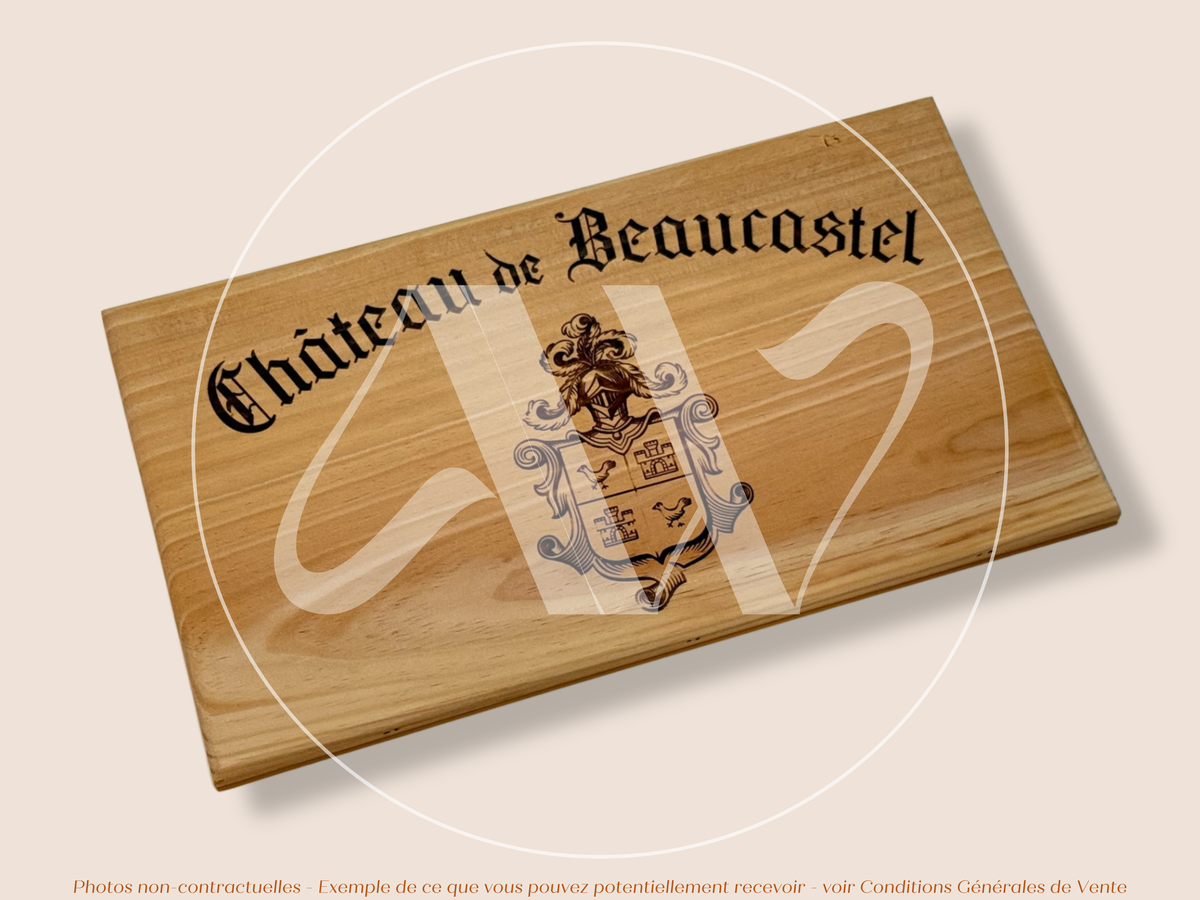 Estampe / Façade d'une caisse de vin en bois du Chateau de Beaucastel - Vallée du Rhone | Format 6 bouteilles = 30x17 cm