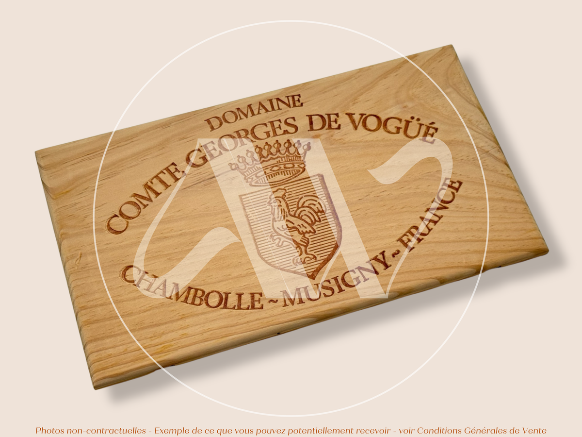 Domaine Comte Georges de Vogüé — Bourgogne — France — Chambolle-Musigny — Sans millésime — 30 × 17 cm — Estampe caisse de vin en bois