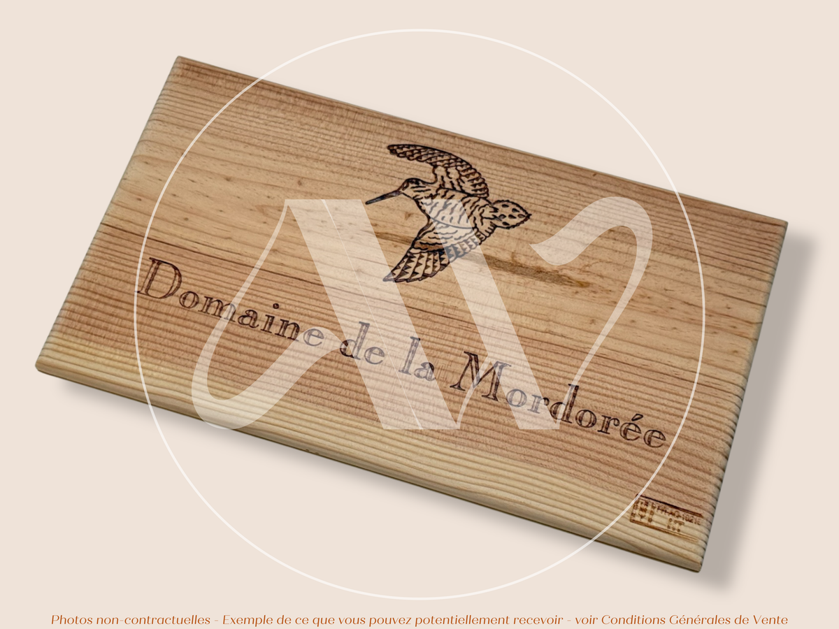 Estampe / Façade d'une caisse de vin en bois du Domaine de la Mordorée - Vallée du Rhône | Format 6 bouteilles = 30x17 cm