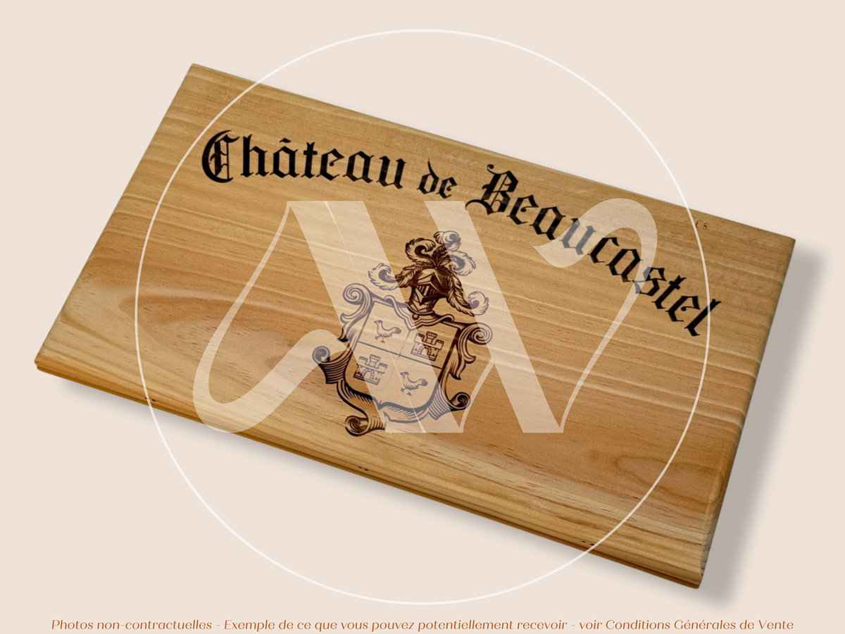 Estampe / Façade d'une caisse de vin en bois du Chateau de Beaucastel - Vallée du Rhone | Format 6 bouteilles = 30x17 cm