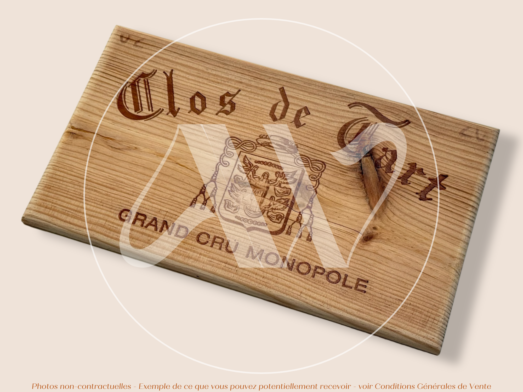 Clos de Tart — Bourgogne — France — Clos de Tart Grand Cru Monopole — Sans millésime — 30 × 17 cm — Façade caisse de vin en bois
