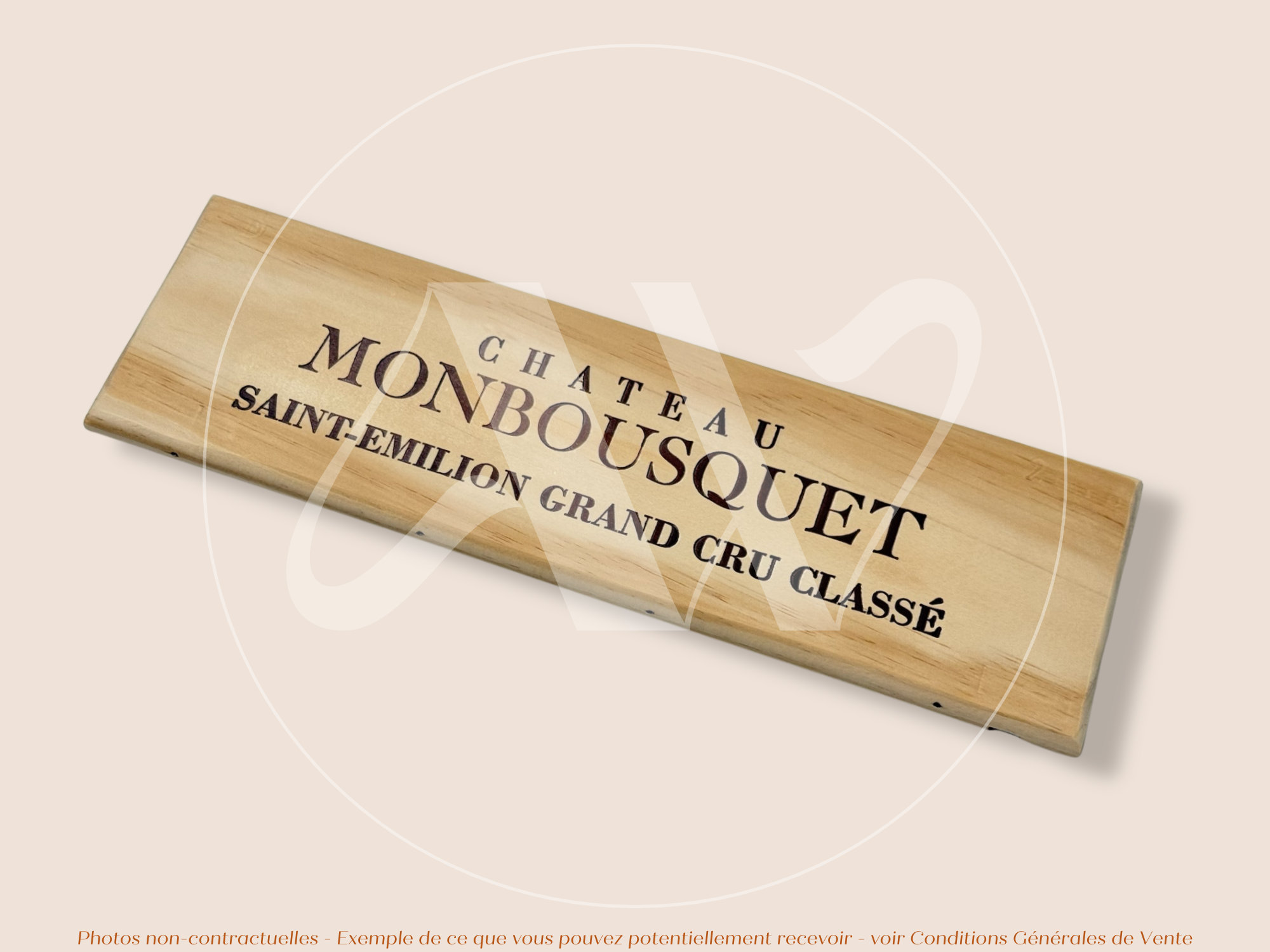 Estampe / Façade d'une caisse de vin en bois du Chateau Monbousquet - Saint-Emilion - Bordeaux | Format 6 bouteilles = 30x9 cm