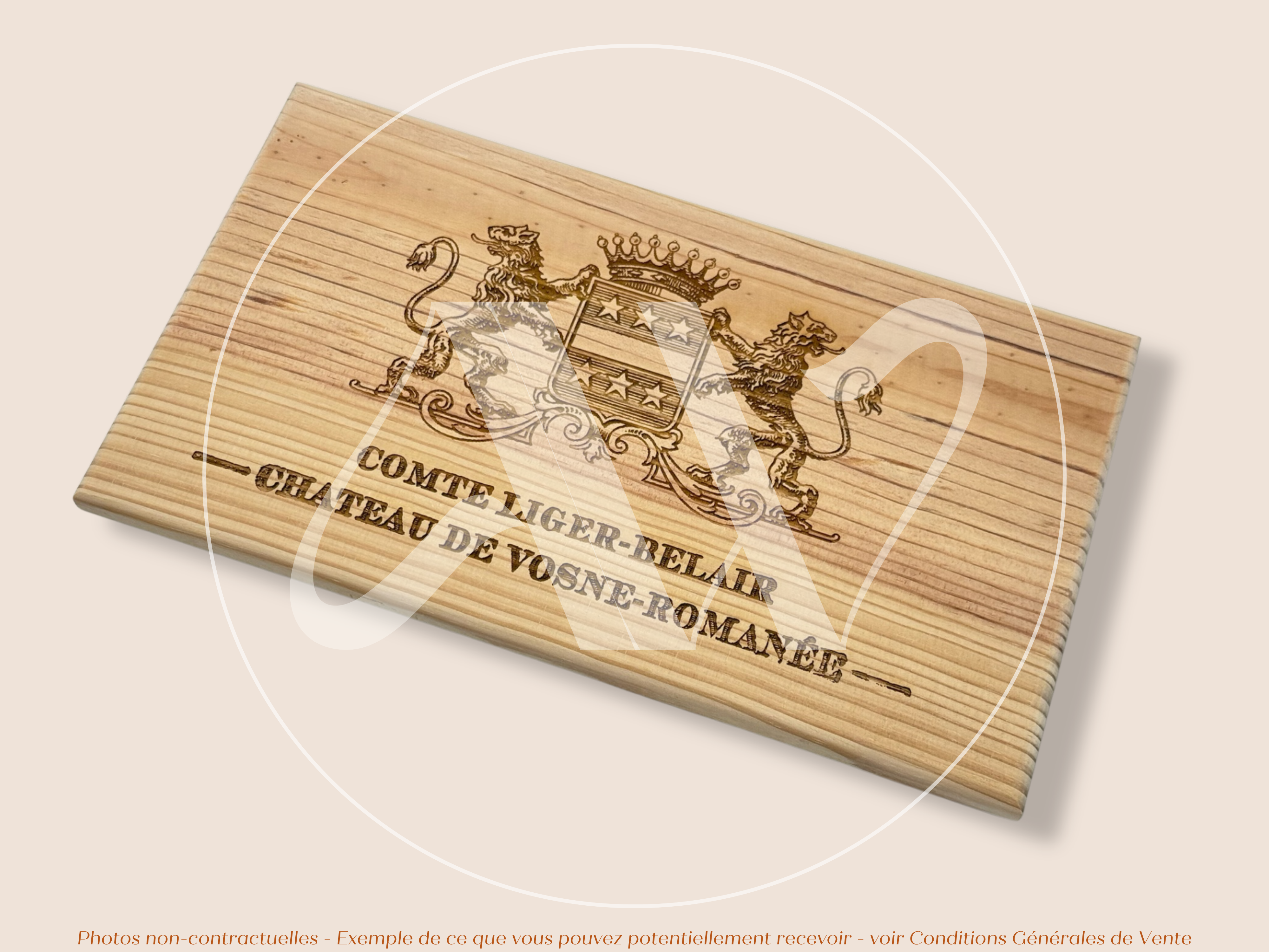 Domaine du Comte Liger-Belair — Château de Vosne-Romanée — Côte de Nuits — Bourgogne — France — Sans millésime — 30 × 17 cm — Façade plaque caisse de vin en bois