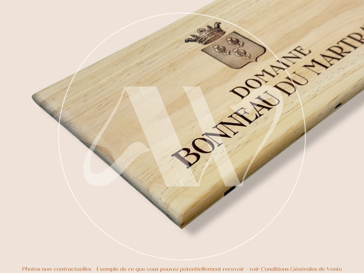 Domaine Bonneau du Martray — Bourgogne — France — Corton-Charlemagne & Corton Grands Crus — Sans millésime — 30 × 17 cm — Façade caisse de vin en bois