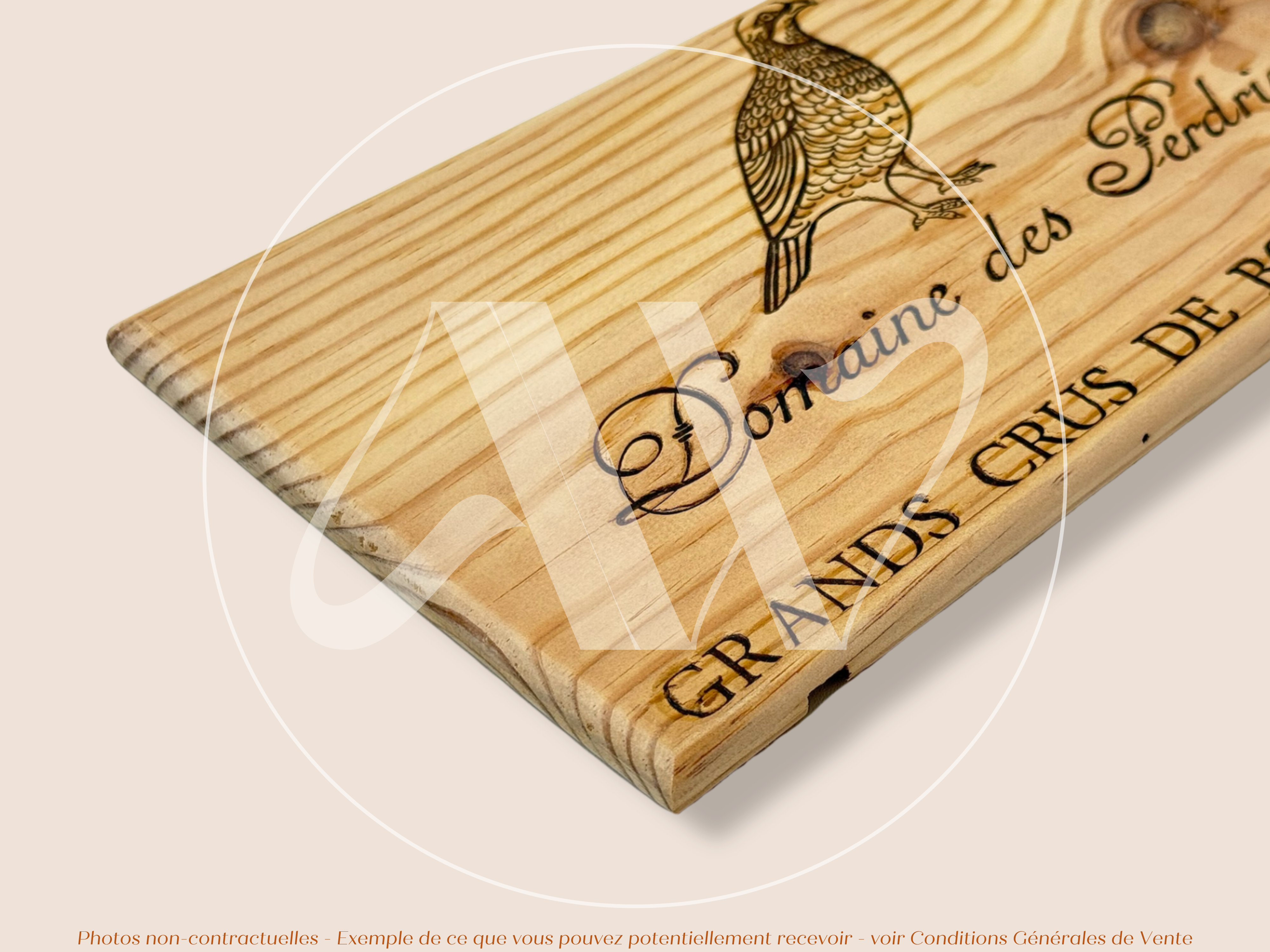 Domaine des Perdrix — Côte de Nuits — Bourgogne — France — Sans millésime — 30 × 17 cm — Façade flamme caisse de vin en bois