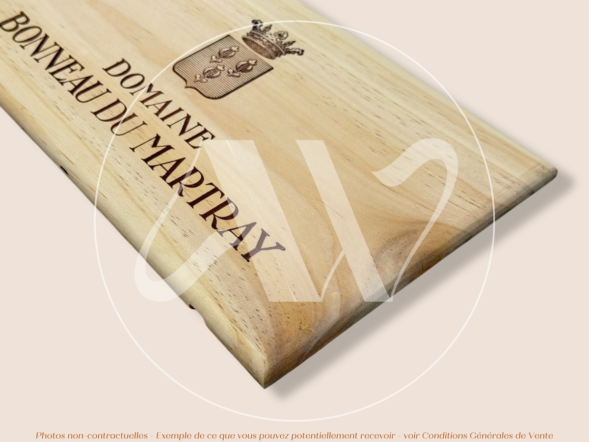 Domaine Bonneau du Martray — Bourgogne — France — Corton-Charlemagne & Corton Grands Crus — Sans millésime — 30 × 17 cm — Façade caisse de vin en bois