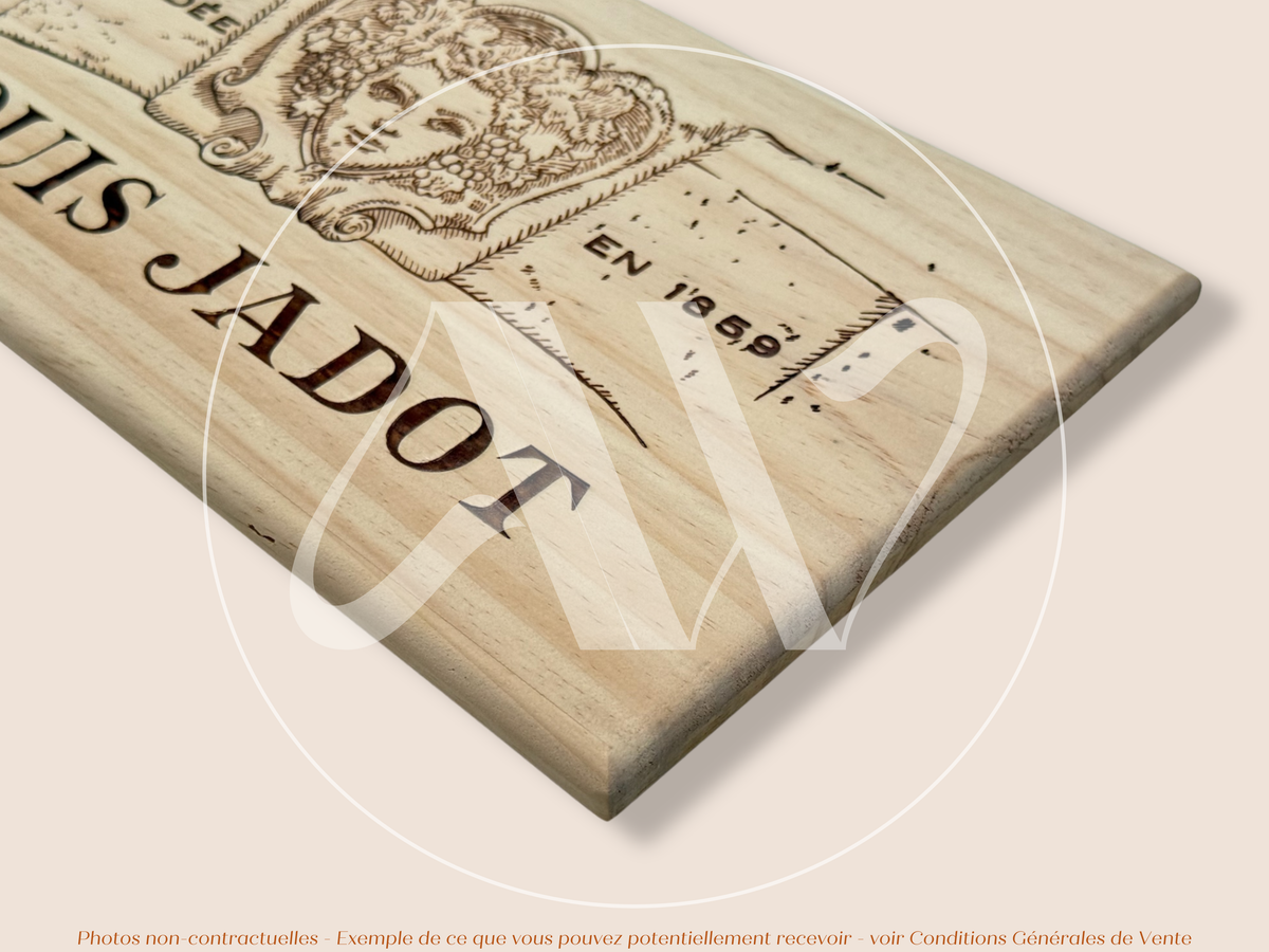 Maison Louis Jadot — Bourgogne — France — Tête de Bacchus — Sans millésime — 30 × 17 cm — Estampe caisse de vin en bois