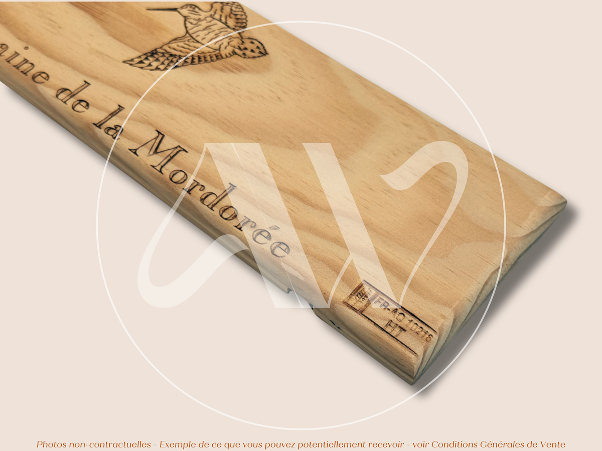 Estampe / Façade d'une caisse de vin en bois du Domaine de la Mordorée - Vallée du Rhône | Format 1 bouteille = 30x9 cm