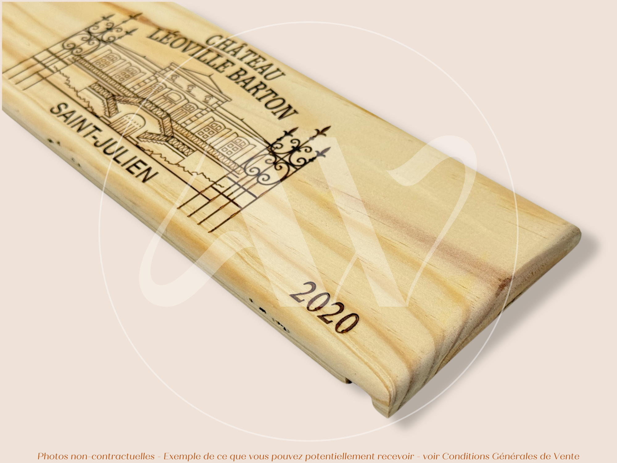 Estampe / Façade d'une caisse de vin en bois du Chateau Leoville Barton - 2020 - Bordeaux | Format : 30x9 cm