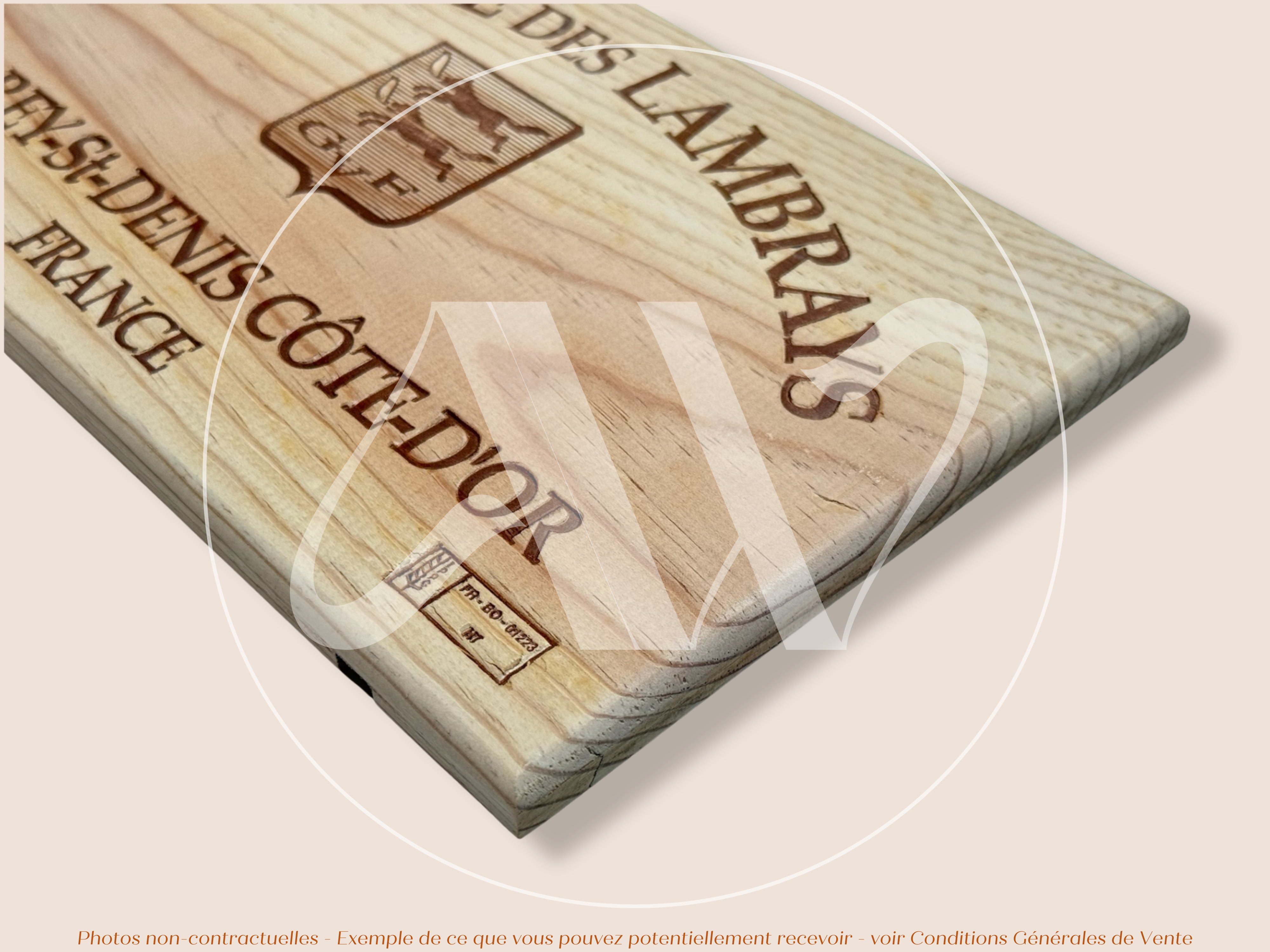 Domaine des Lambrays — Bourgogne — France — Morey-Saint-Denis — Sans millésime — 30 × 17 cm — Façade caisse de vin en bois