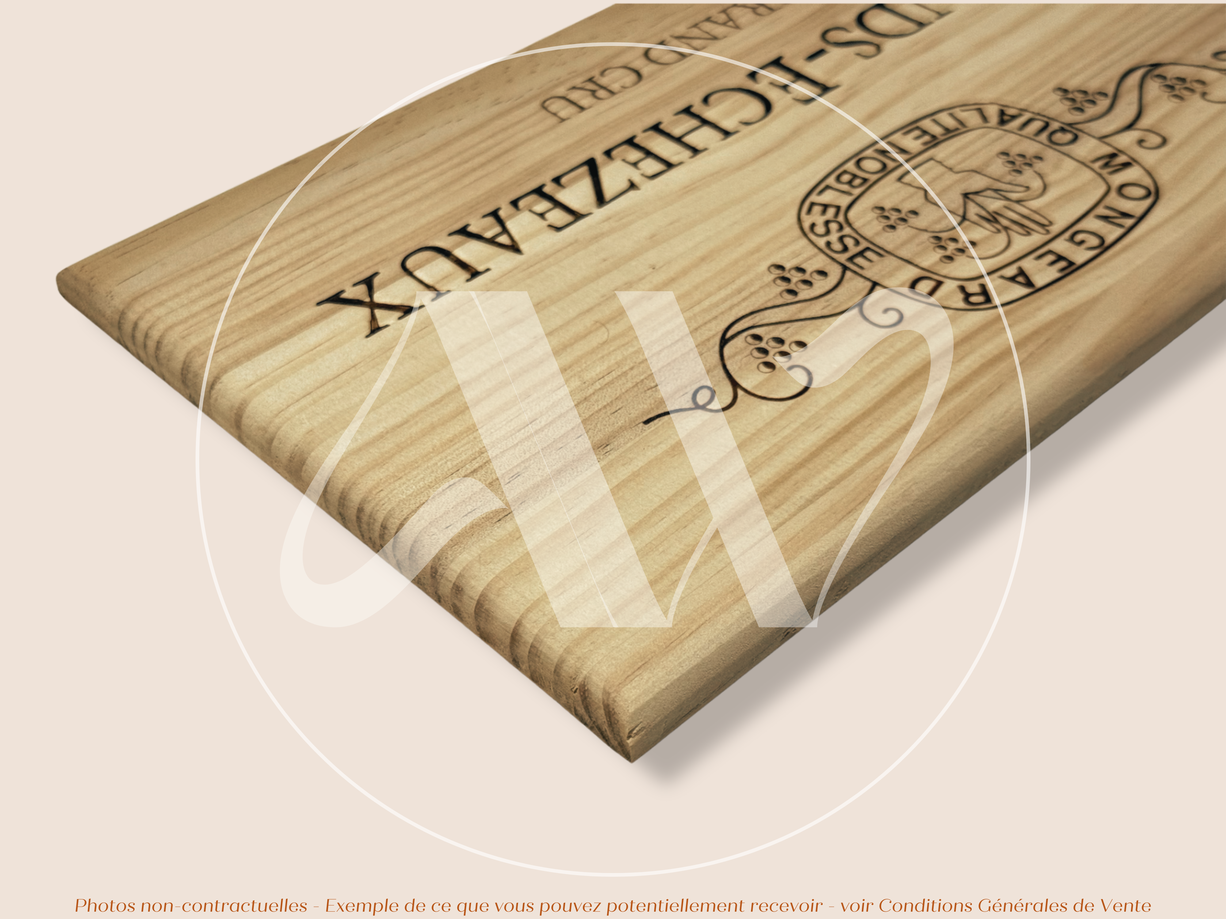 Domaine Mongeard-Mugneret — Grands-Échezeaux Grand Cru — Côte de Nuits — Bourgogne — France — Sans millésime — 30 × 17 cm — Couvercle plaque caisse de vin en bois