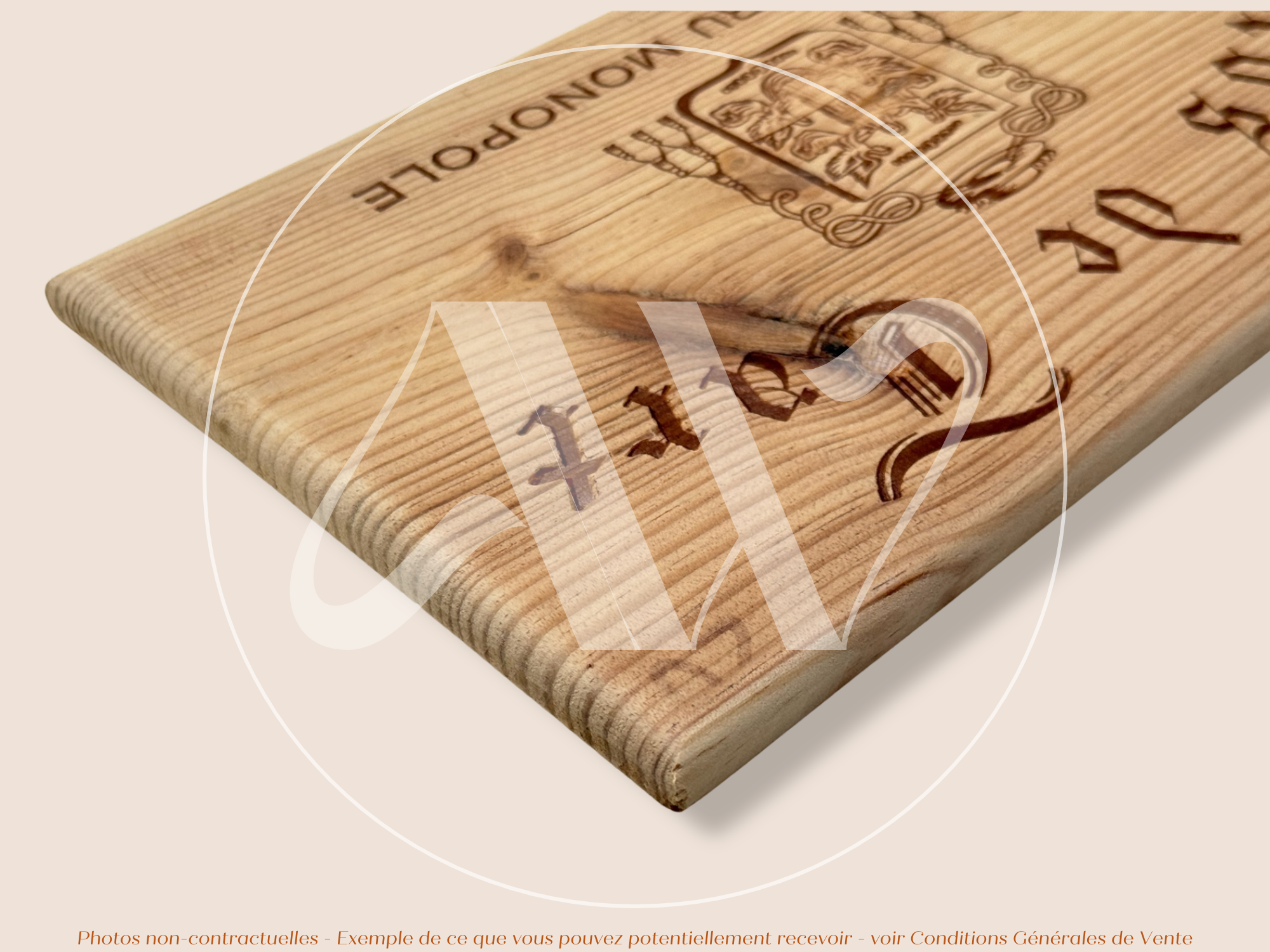 Clos de Tart — Bourgogne — France — Clos de Tart Grand Cru Monopole — Sans millésime — 30 × 17 cm — Façade caisse de vin en bois