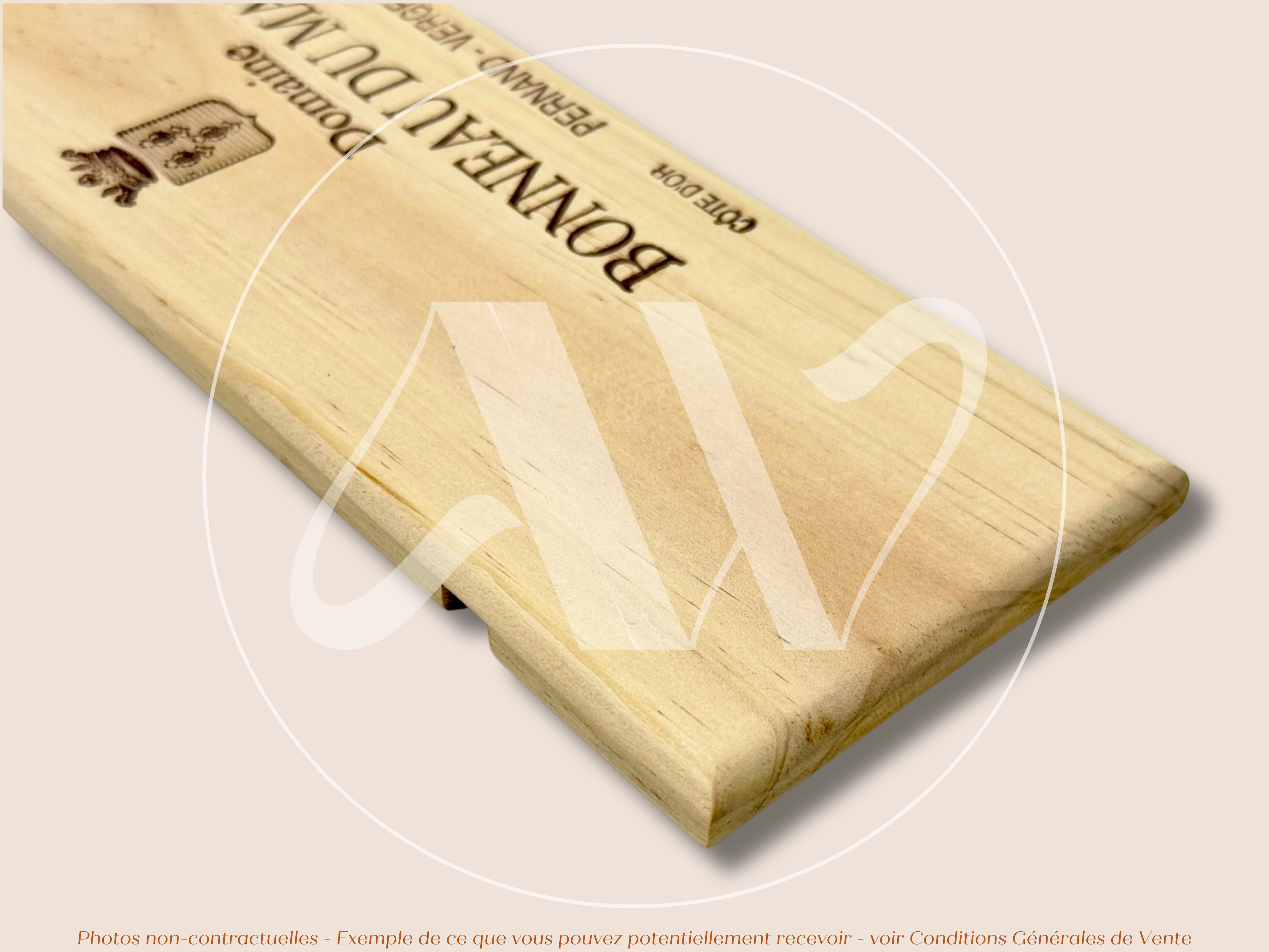 Domaine Bonneau du Martray — Pernand-Vergelesses — Côte de Beaune — Bourgogne — France — Sans millésime — 30 × 9 cm — Façade flamme caisse de vin en bois