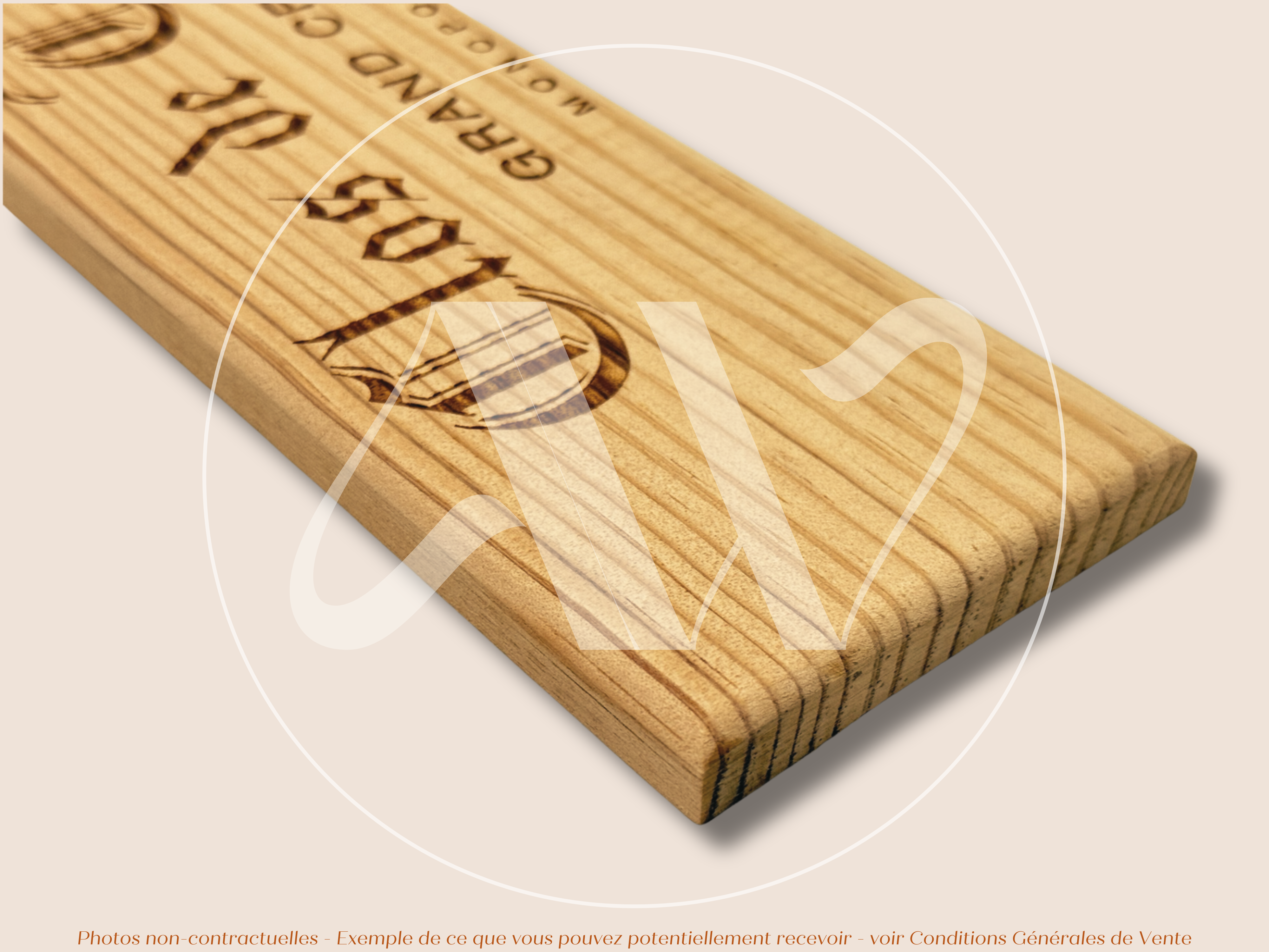 Clos de Tart — Morey-Saint-Denis — Bourgogne — France — Grand Cru Monopole — Sans millésime — 30 × 9 cm — Façade plaque caisse de vin en bois
